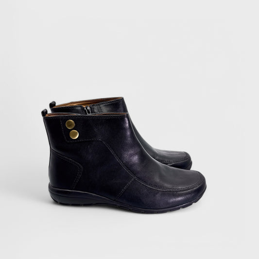 Easy Spirit ESCACTOU Ankle Boots - 7M - Black Faux Leather - Side Zip & Button Detail - NIB