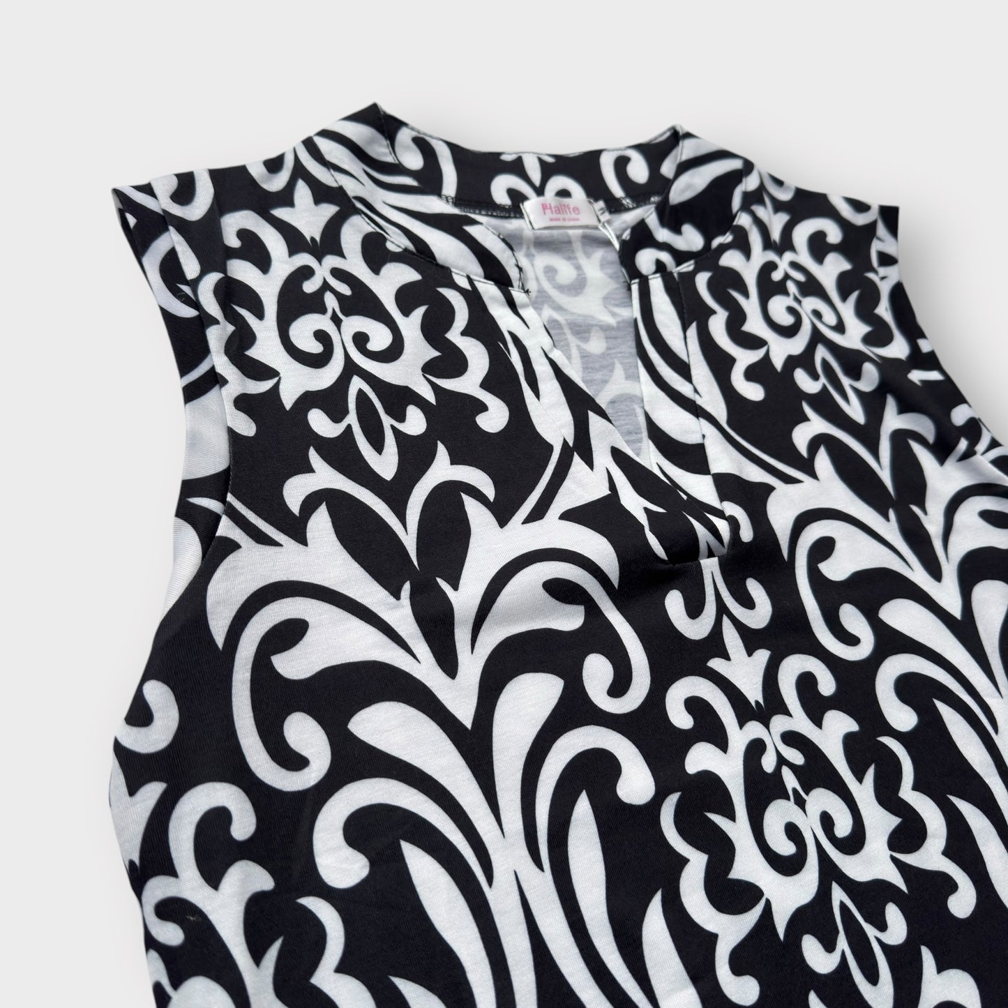 Elegant Halife Womens Floral V Neck Sleeveless Shirt - Size M, White/Black
