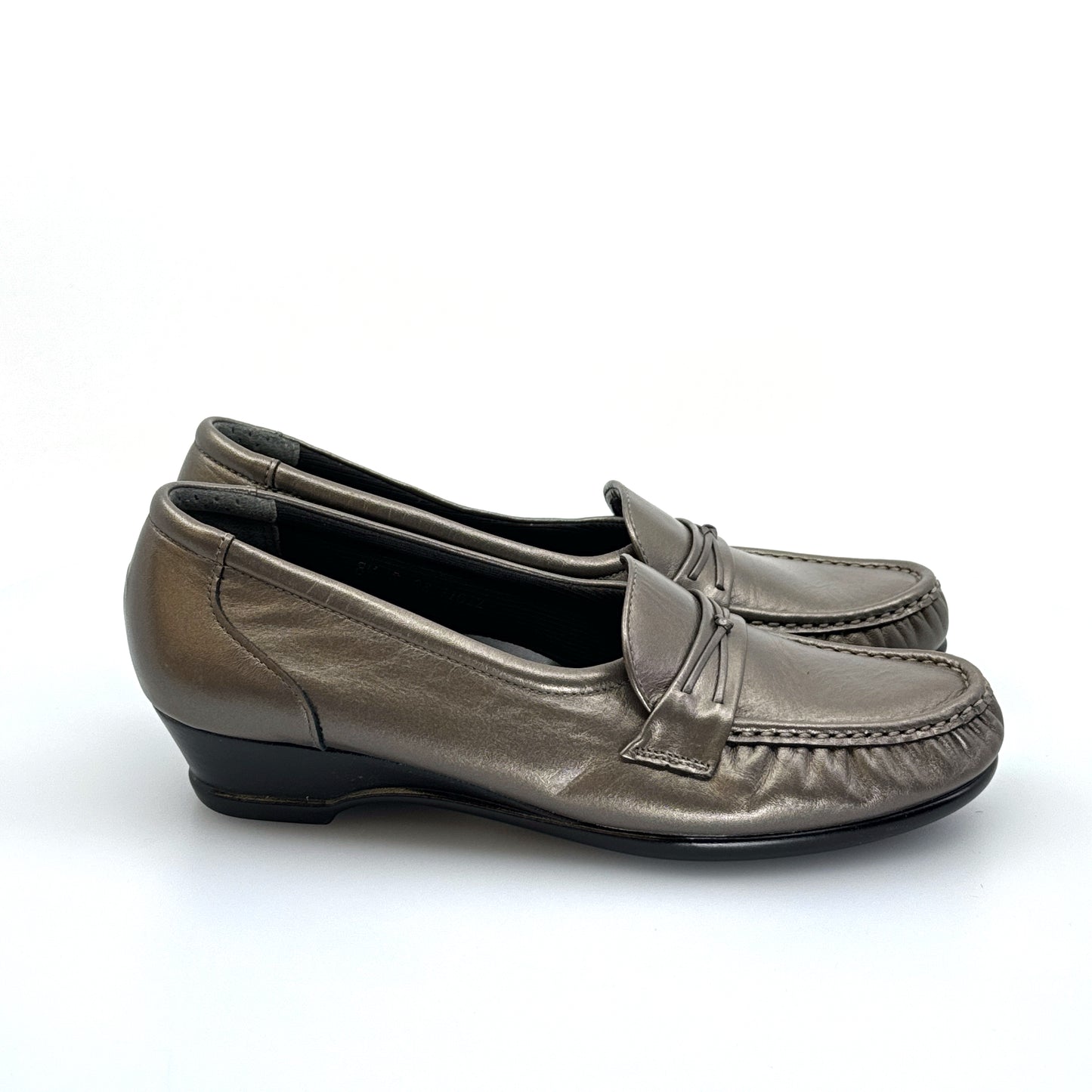 SAS Shoes | Womens Tripad Comfort Loafers | Color: Silver | Size: 8.5S | Pre-Owned
