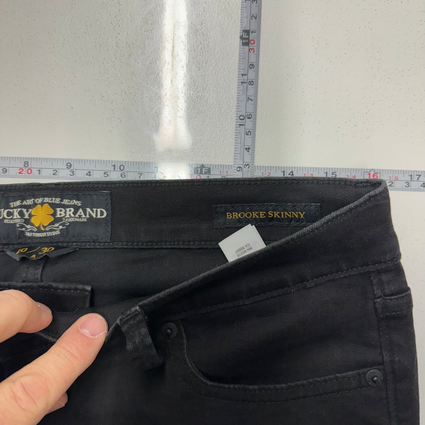 Lucky Brand Women's Brooke Skinny Leg Denim Jeans – Machine Washable Comfort for Everyday Wear – Available in Dark Gray – Size 10/30