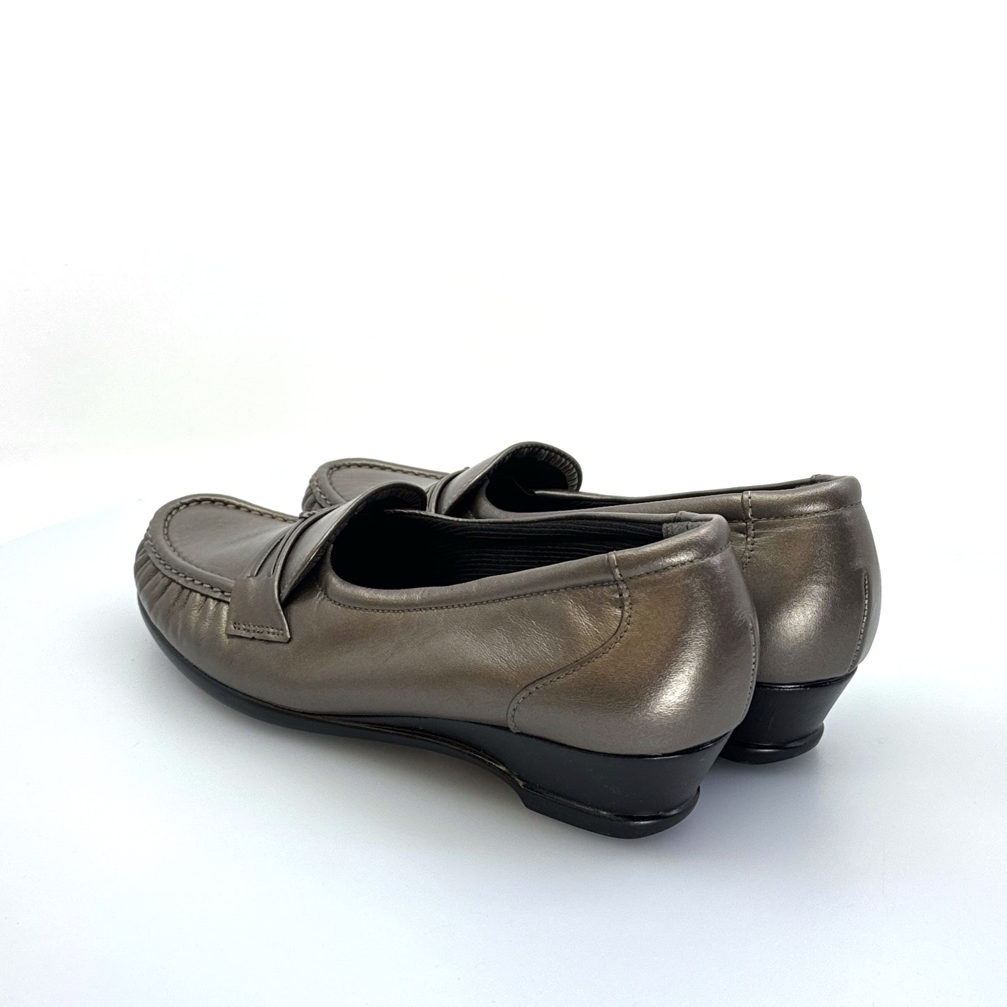 SAS Shoes | Womens Tripad Comfort Loafers | Color: Silver | Size: 8.5S | Pre-Owned
