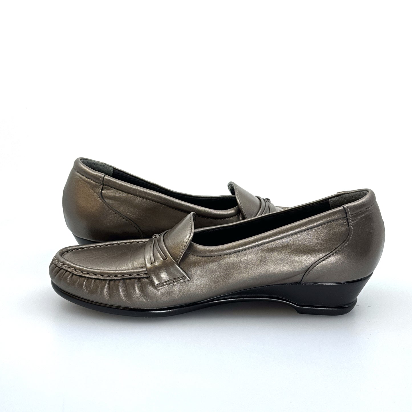 SAS Shoes | Womens Tripad Comfort Loafers | Color: Silver | Size: 8.5S | Pre-Owned