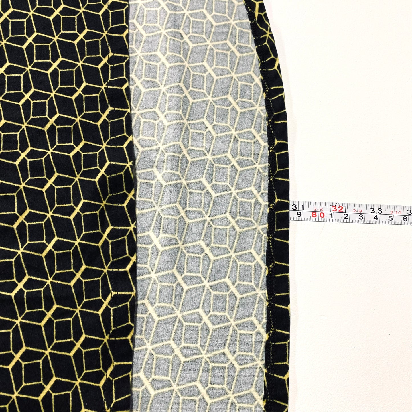 LuLaRoe Womens L Black/Yellow Honeycomb/Geometric Classic T S/s Top | NWT