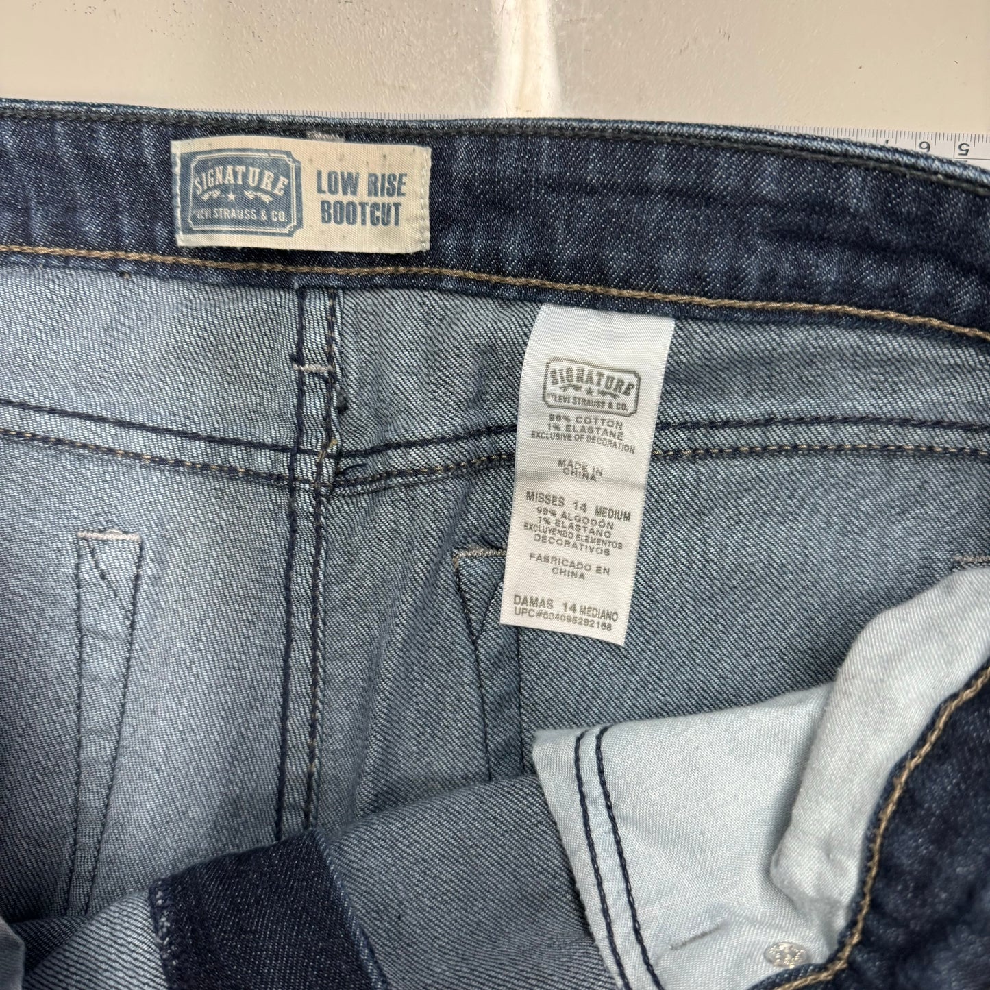 Levi Strauss Signature Low Rise Bootcut Denim Jeans – Pre-Owned Comfort for Women – Color: Blue – Size: 14 Medium