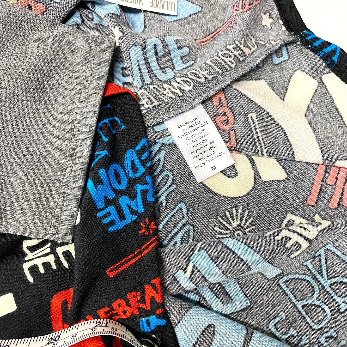 LuLaRoe Unisex M Gray/Red/Black Randy Graphic ‘Home of the Brave’ Raglan Top ¾ Sleeves NWT