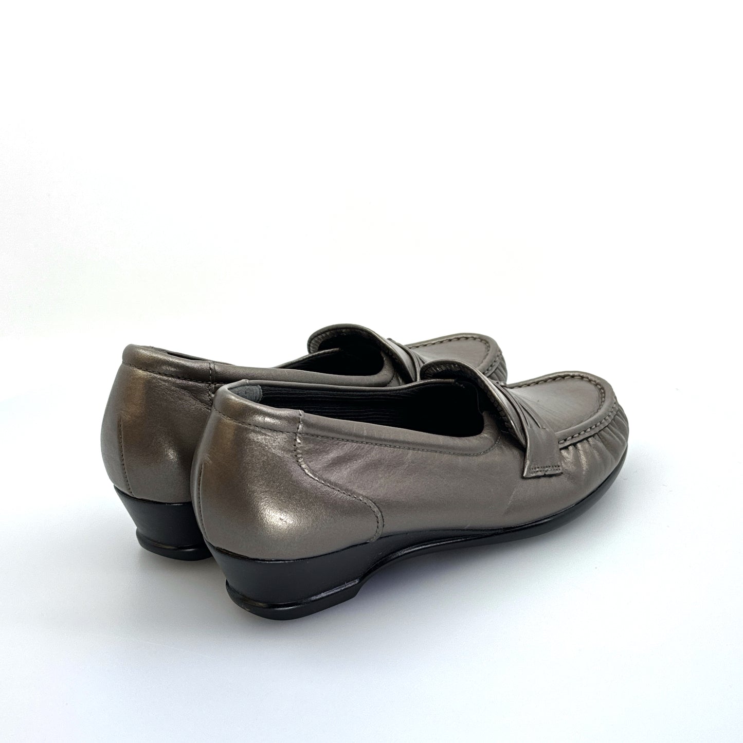 SAS Shoes | Womens Tripad Comfort Loafers | Color: Silver | Size: 8.5S | Pre-Owned