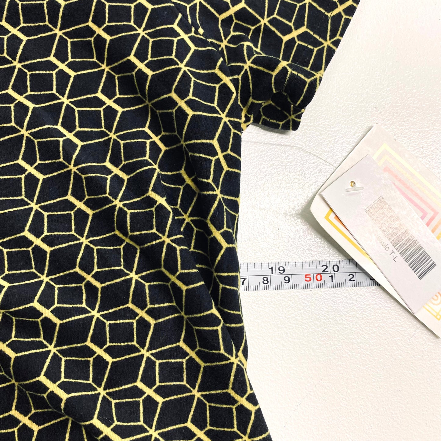 LuLaRoe Womens L Black/Yellow Honeycomb/Geometric Classic T S/s Top | NWT