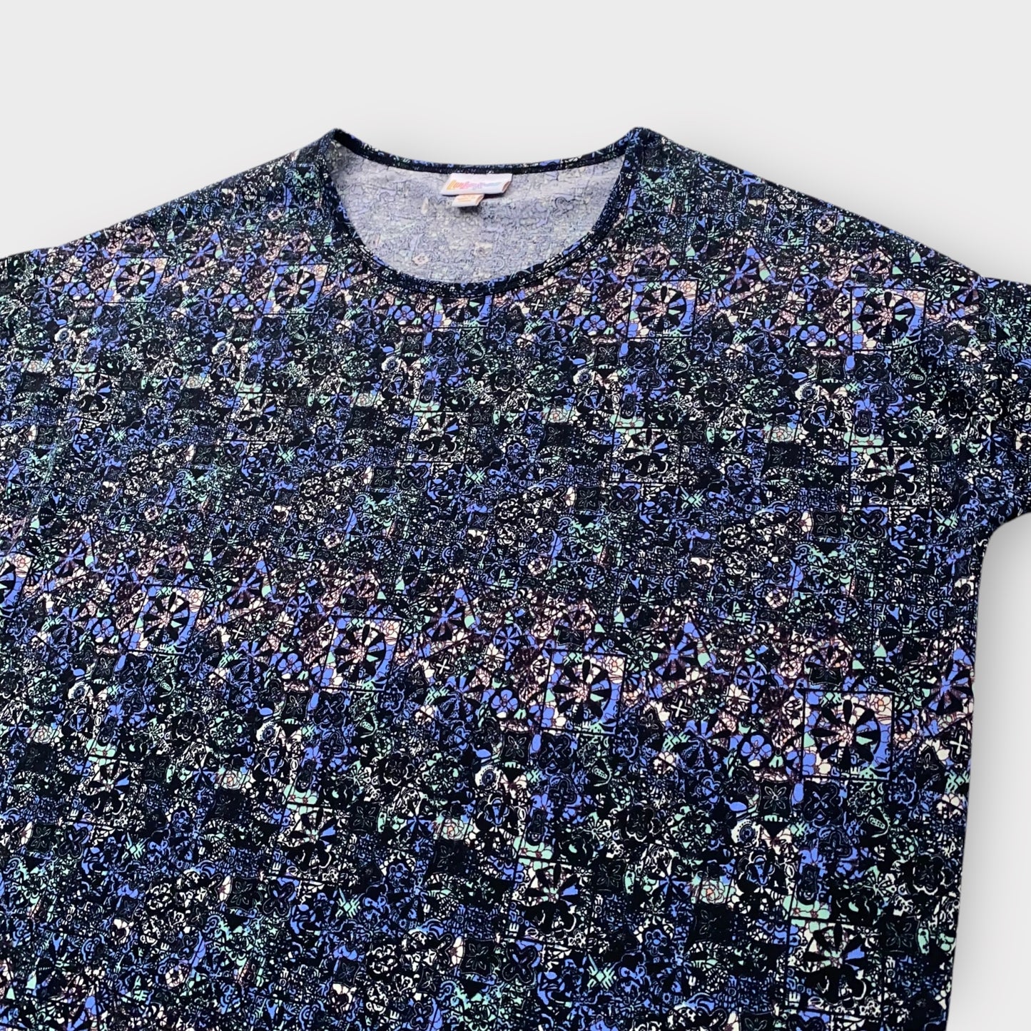 LuLaRoe Irma S/S Tunic Top - Multicolor Ornate Abstract - Women's XXS (00-0) - NWT