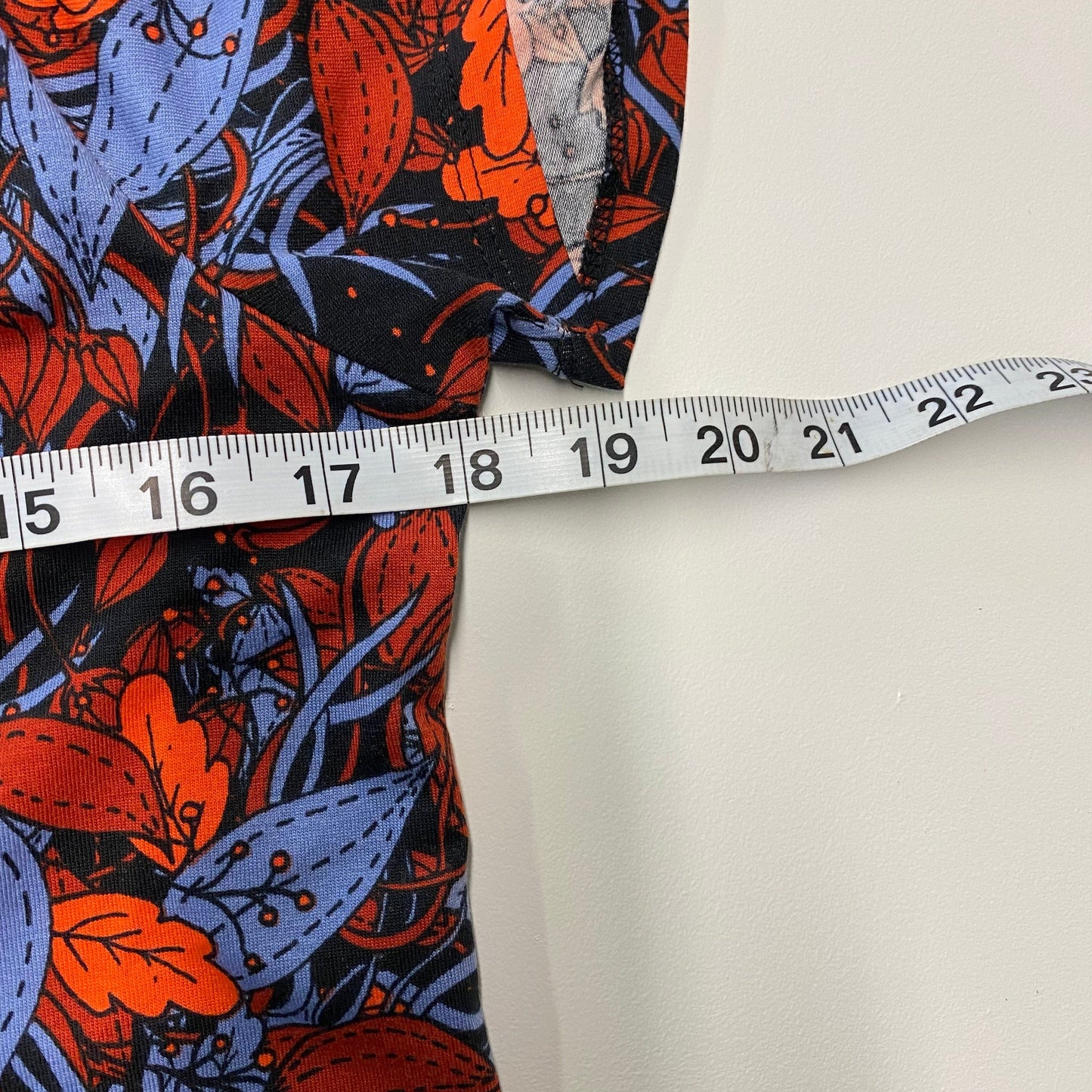 LuLaRoe Womens M Red/Blue/Black Floral Classic T S/s Top New