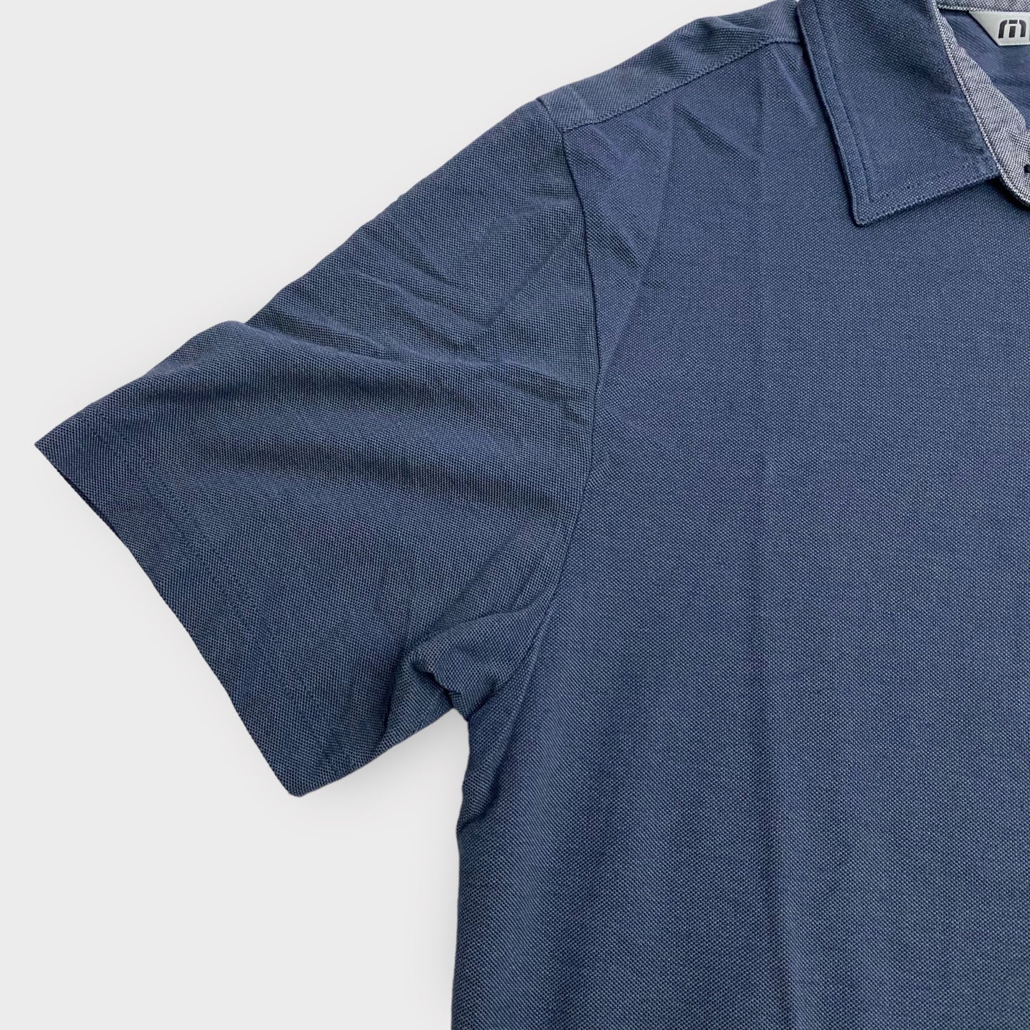 TravisMathew Men's Short Sleeve Polo Golf Shirt - Medium - Blue 'Glenmoor' Logo - Excellent Used Condition