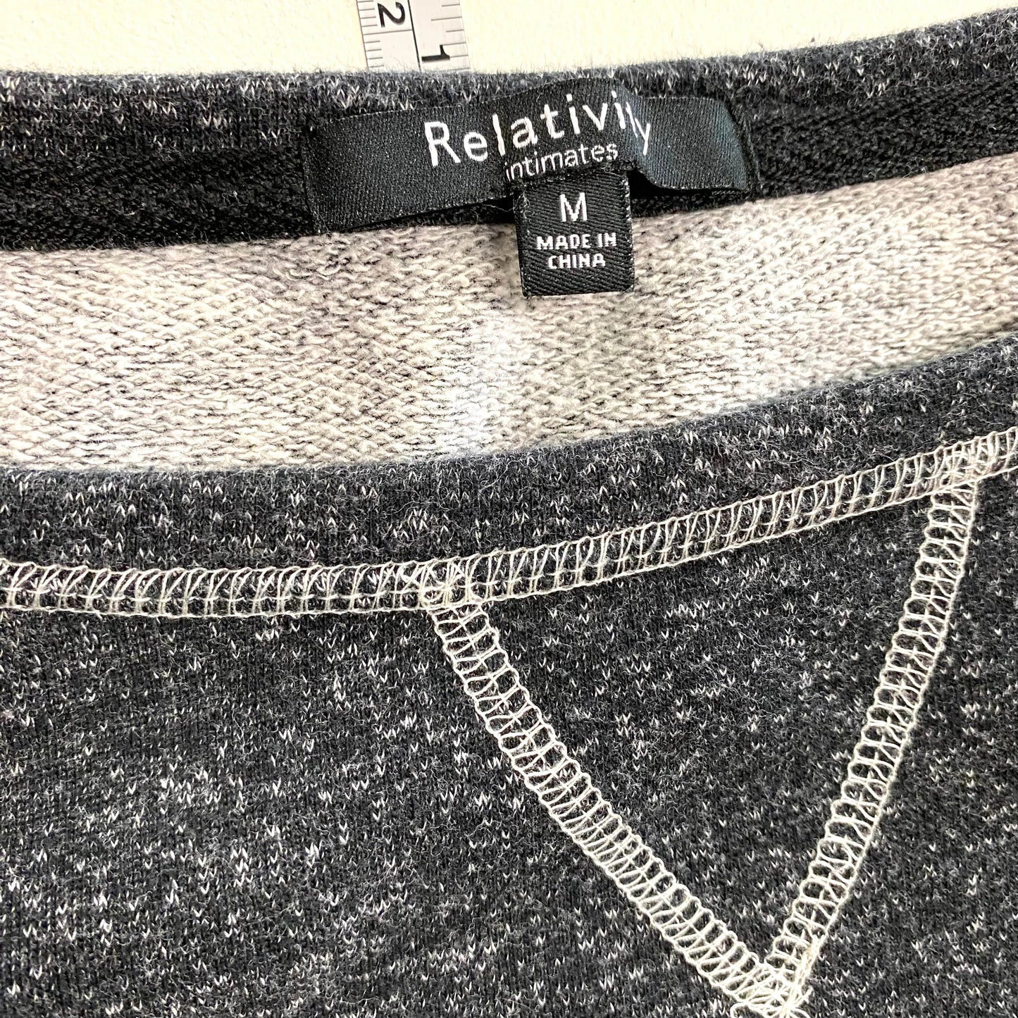 Relativity Intimates Womens M Heather Gray L/s Sweatshirt Pre-Owned