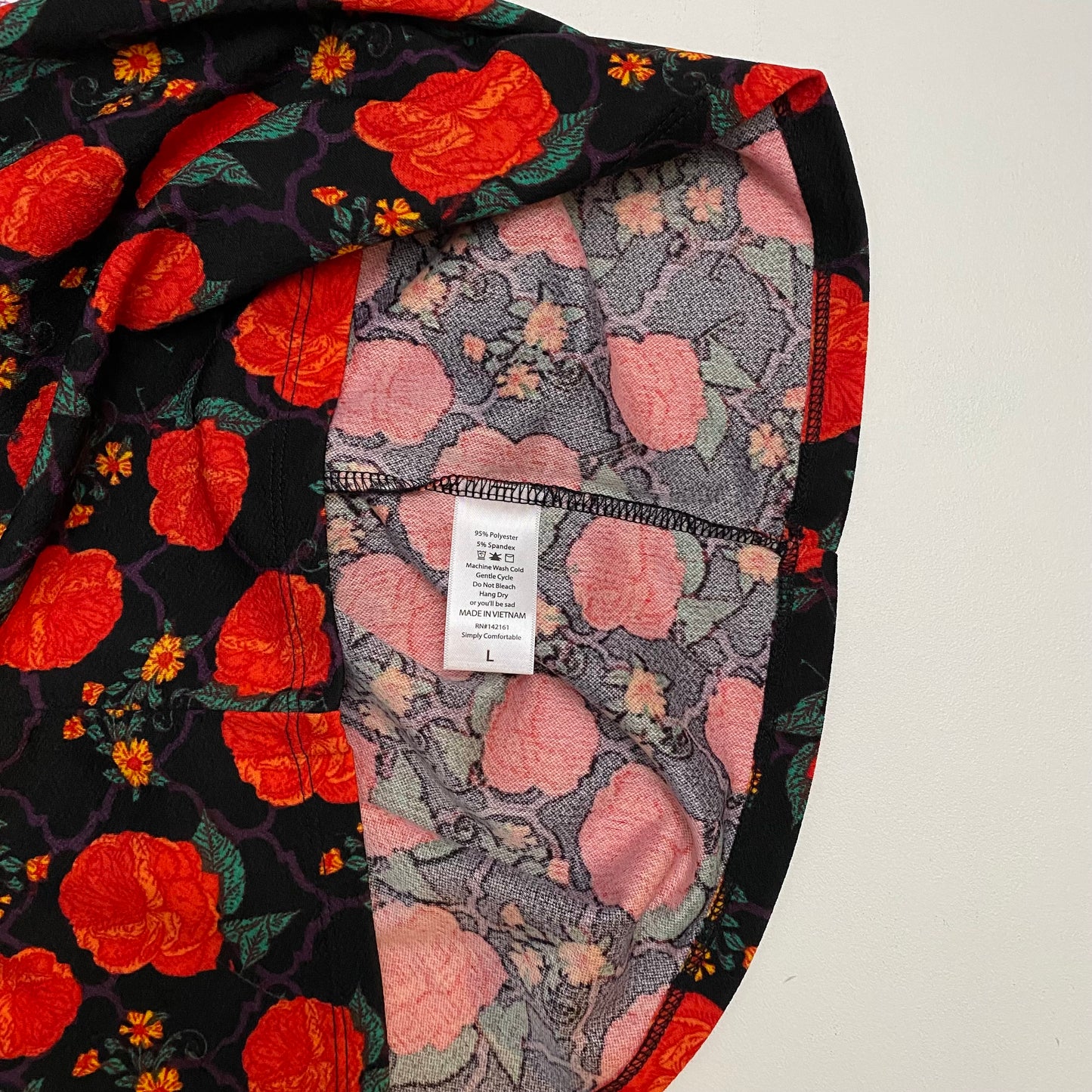 LuLaRoe Cassie Pencil Skirt | L (14-16) | Black/Red Roses | NWT
