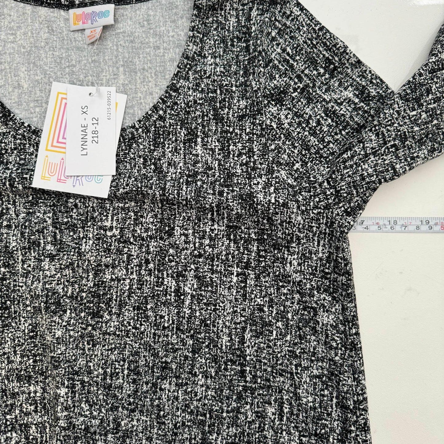 LuLaRoe Vault | Lynnae L/s Top | Size: XS (2-4) | Black/White | Static | NWT