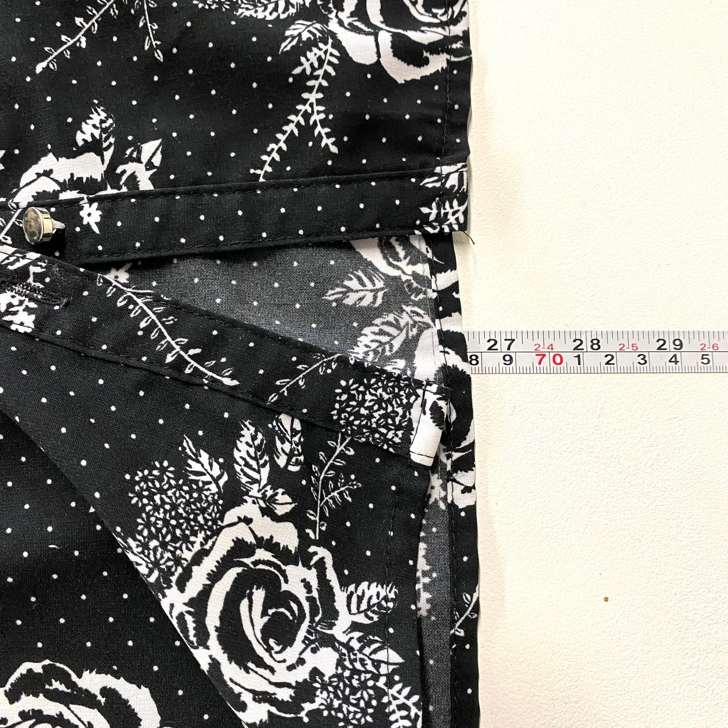 Notations Women's White & Black Pin Dot Floral Top - Size L - Short Sleeve