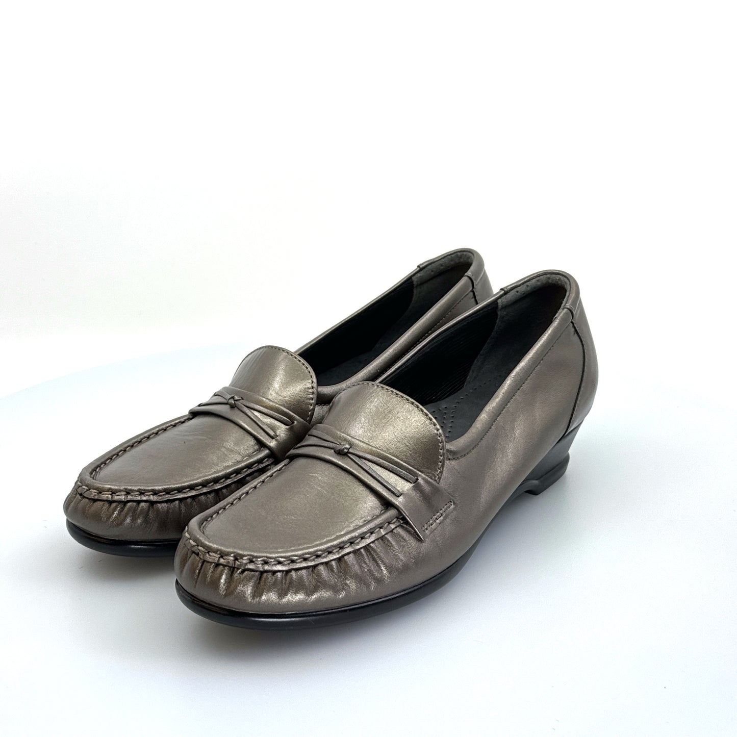 SAS Shoes | Womens Tripad Comfort Loafers | Color: Silver | Size: 8.5S | Pre-Owned