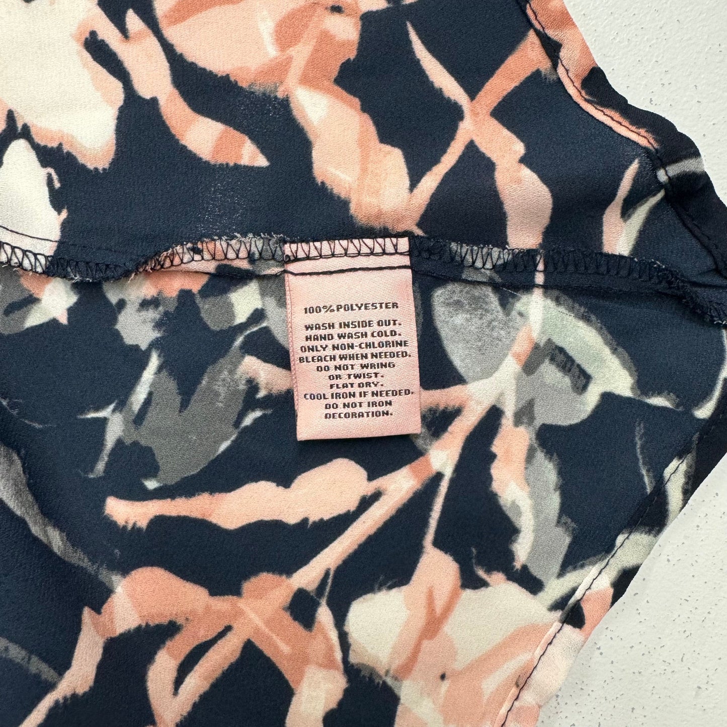 Juicy Couture Womens Dress Size M Pink/Blue Floral/Bling Blouse Pre-Owned