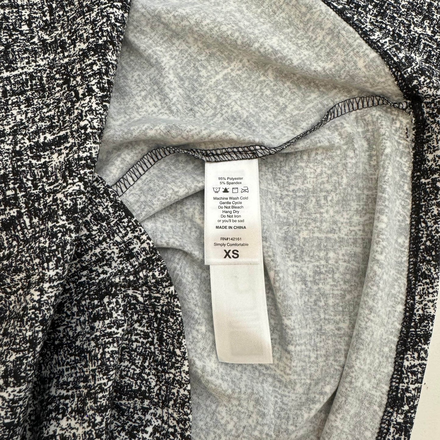 LuLaRoe Vault | Lynnae L/s Top | Size: XS (2-4) | Black/White | Static | NWT