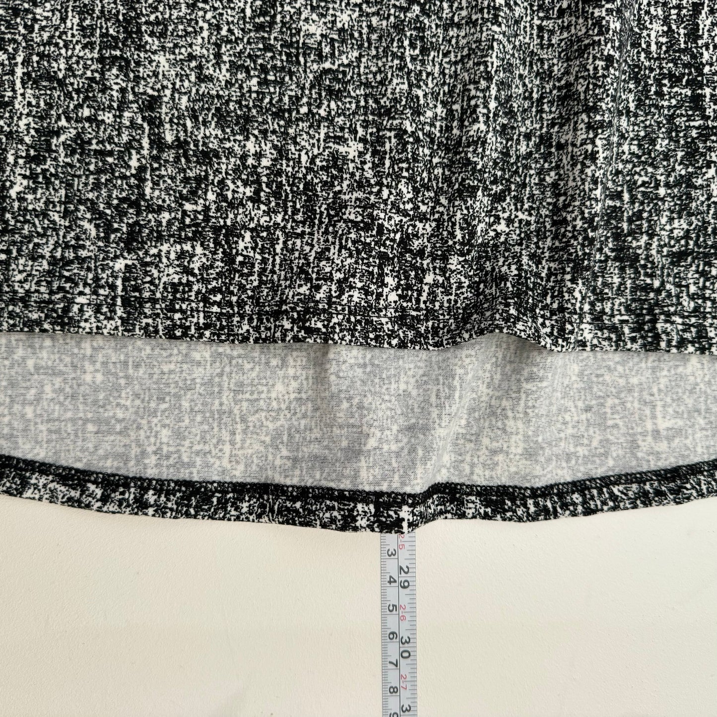 LuLaRoe Vault | Lynnae L/s Top | Size: XS (2-4) | Black/White | Static | NWT