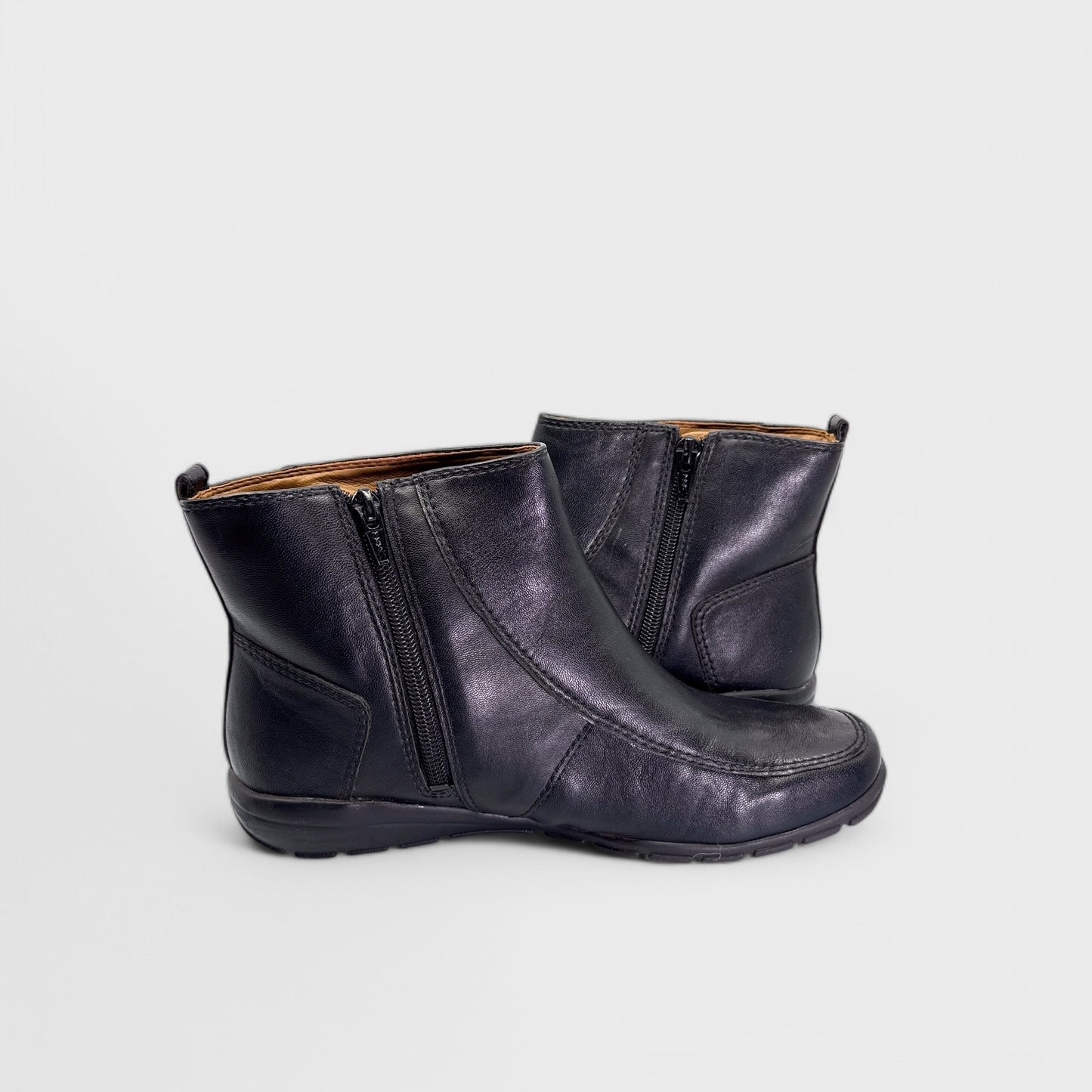Easy Spirit ESCACTOU Ankle Boots - 7M - Black Faux Leather - Side Zip & Button Detail - NIB