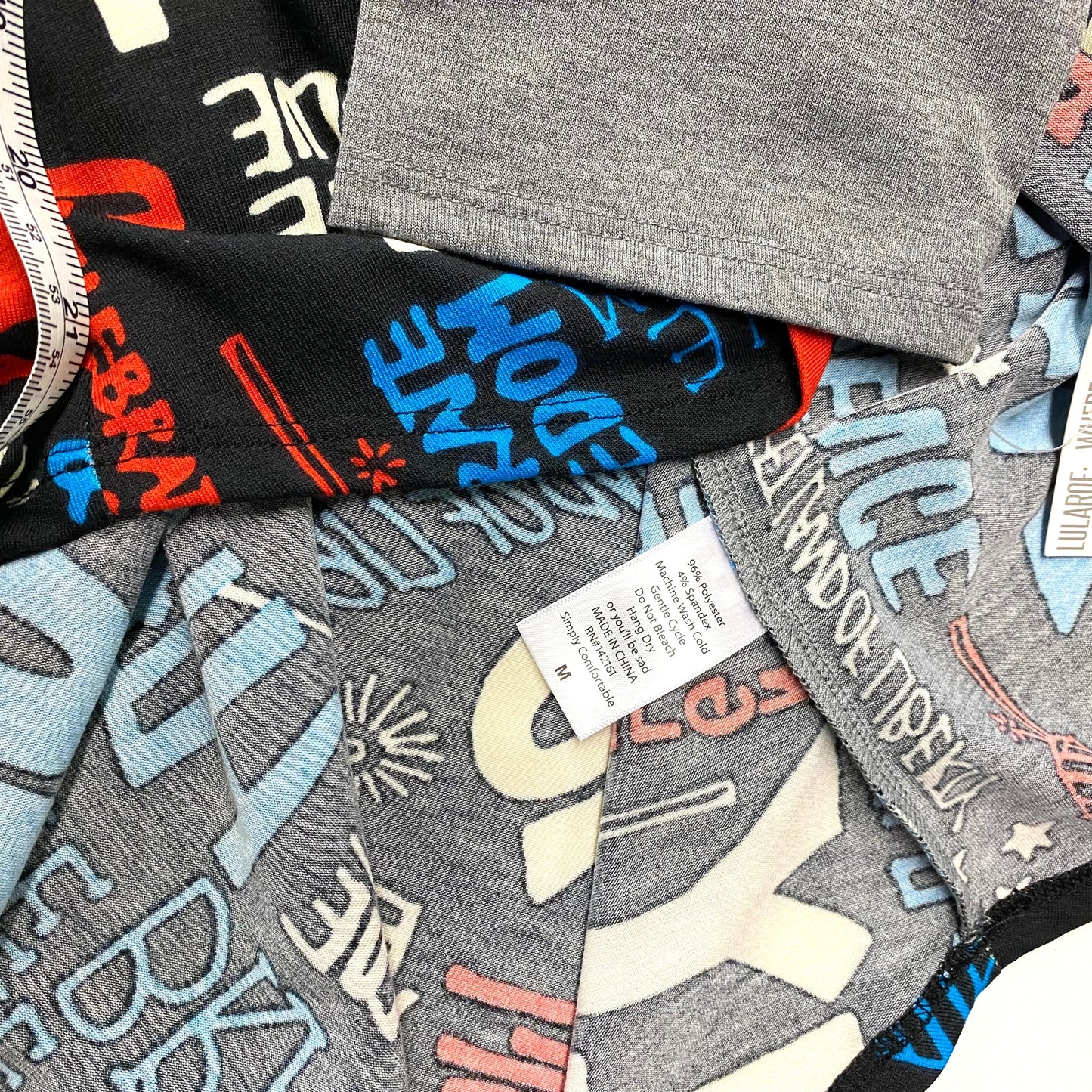 LuLaRoe Unisex M Gray/Red/Black Randy Graphic ‘Home of the Brave’ Raglan Top ¾ Sleeves NWT
