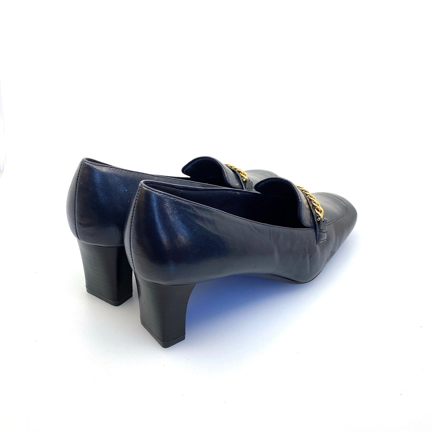 Stylish VILLAGER Liz Claiborne Womens Size 6W Blue Leather Heels Pumps Shoes