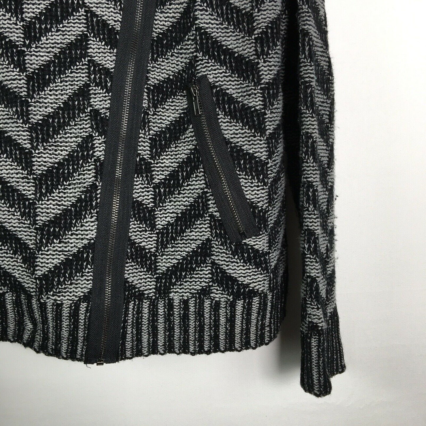 Cozy Paper Crane Black Gray Chevron Sweater L Long Sleeve Womens Used - | Buy at Parsimony Shoppes