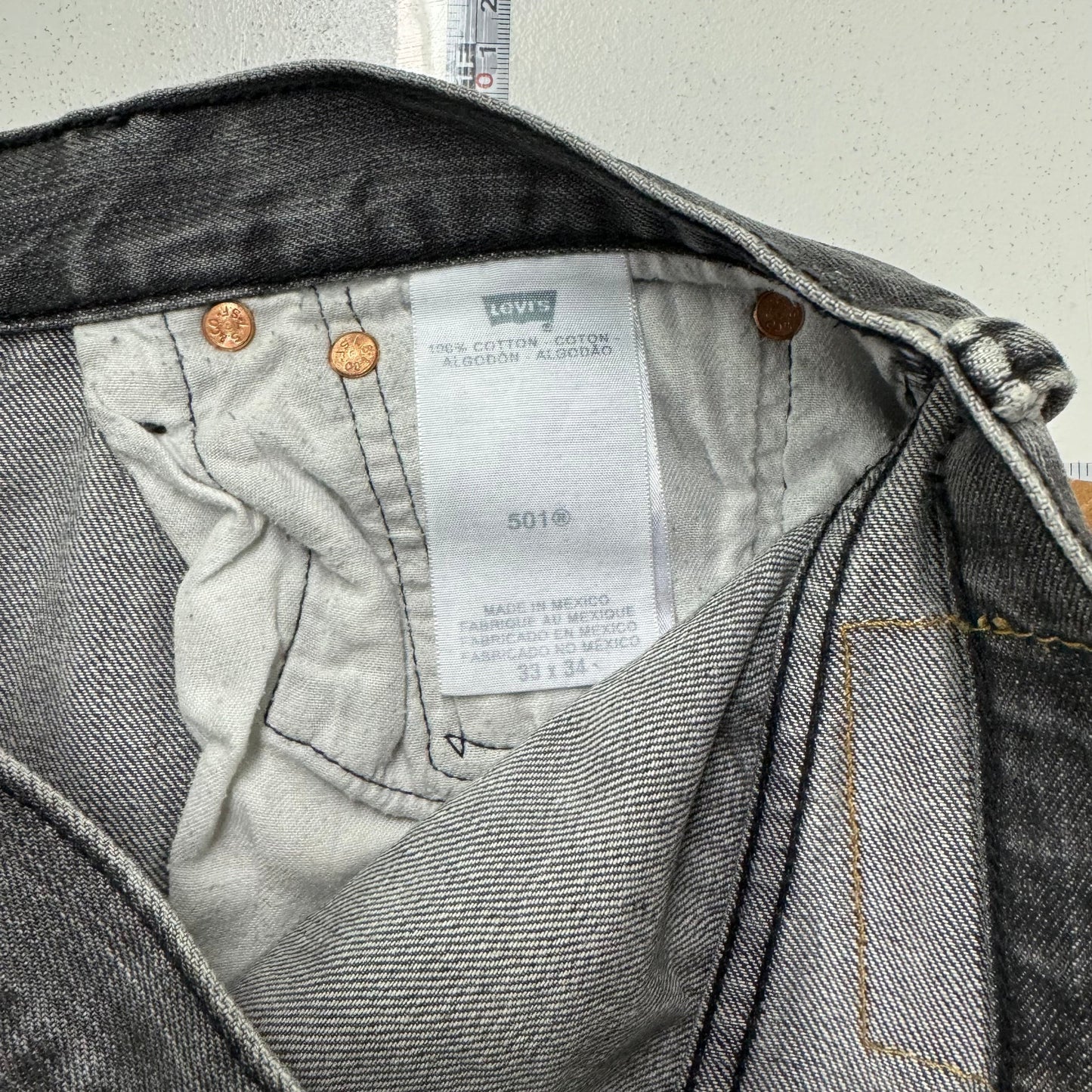 Levi Strauss Mens 501 Original Fit Button-Fly Jeans – Pre-Owned Quality for Everyday Wear – Size 33x31 in Gray