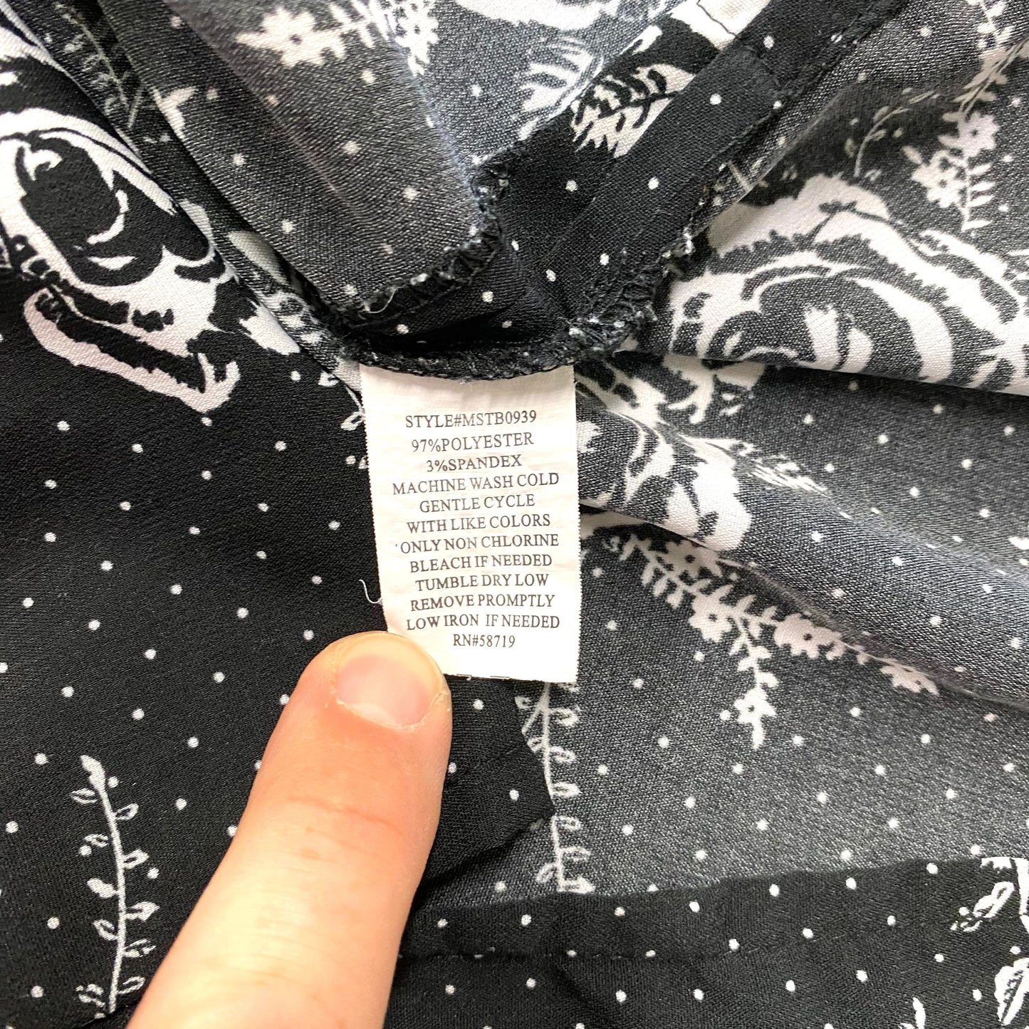 Notations Women's White & Black Pin Dot Floral Top - Size L - Short Sleeve