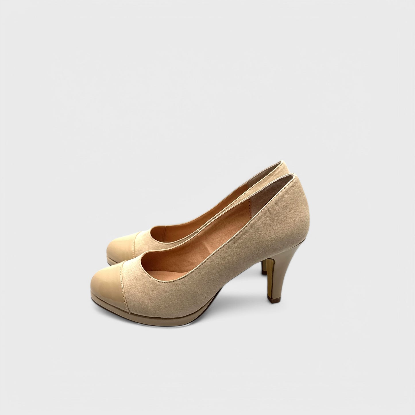 Hot In Hollywood Dress Heels - 6M - Sand Faux Suede - Cap Toe Round Toe Pumps - NIB