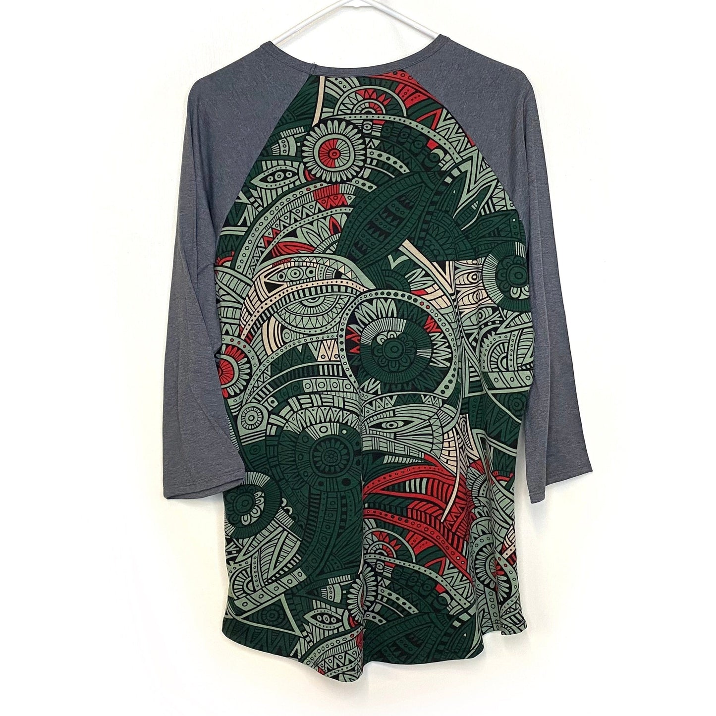 LuLaRoe Unisex 2XL Red/Green/Gray Randy Geometric/Tribal Raglan T-Shirt ¾ Sleeves NWT