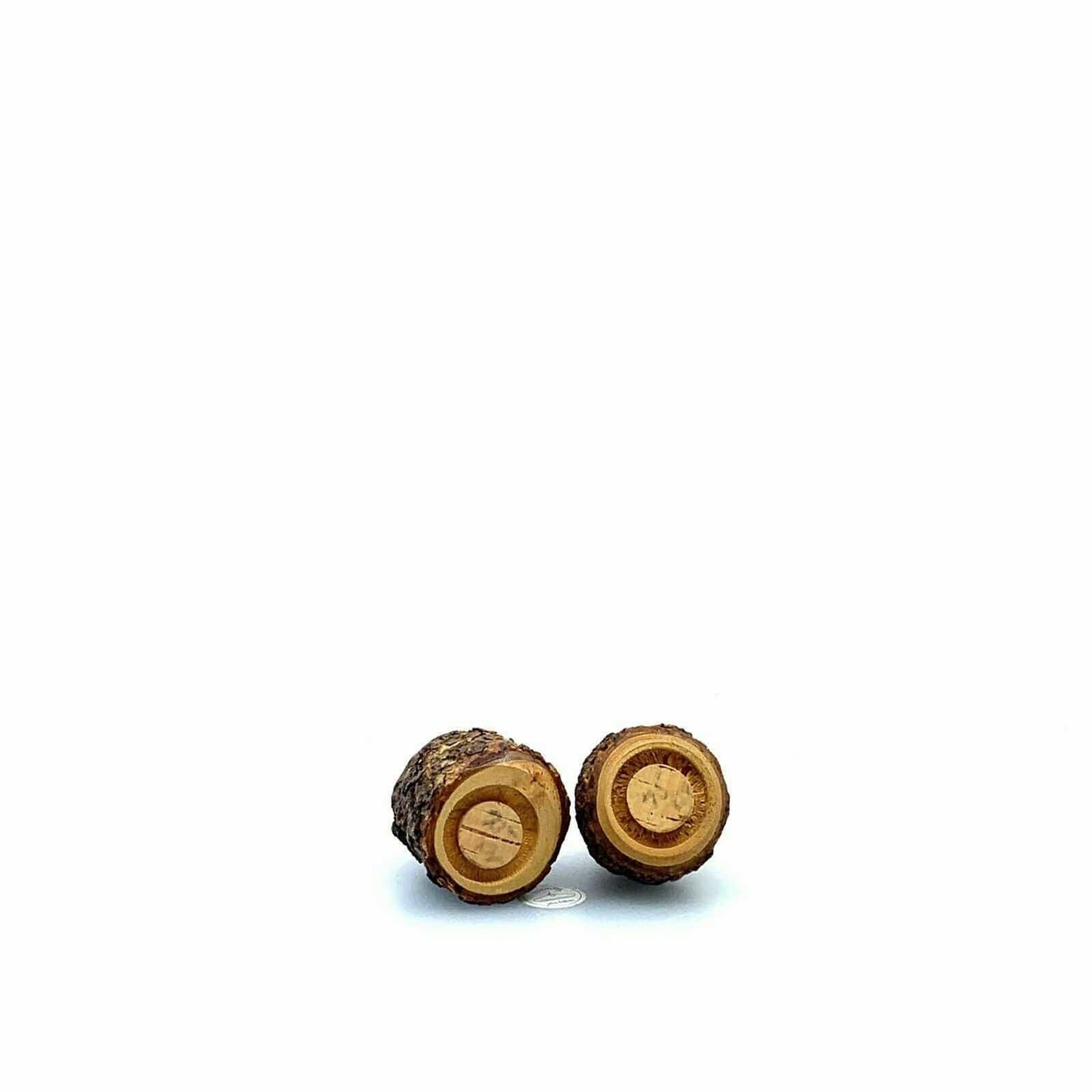 Vintage Carved Wood Salt & Pepper Shakers Rustic Bark Pinecone Cabin Decor