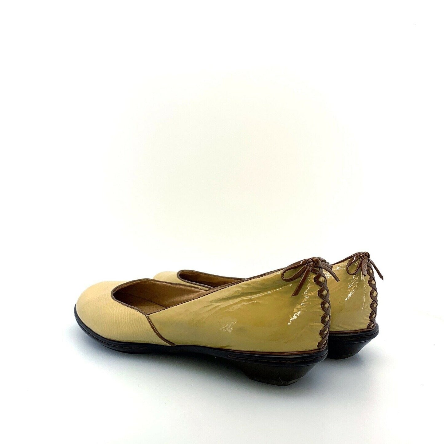 SOFFT Womens Leather Bows On Back Slip-On Flats Shoes, Beige / Brown - Size 9M