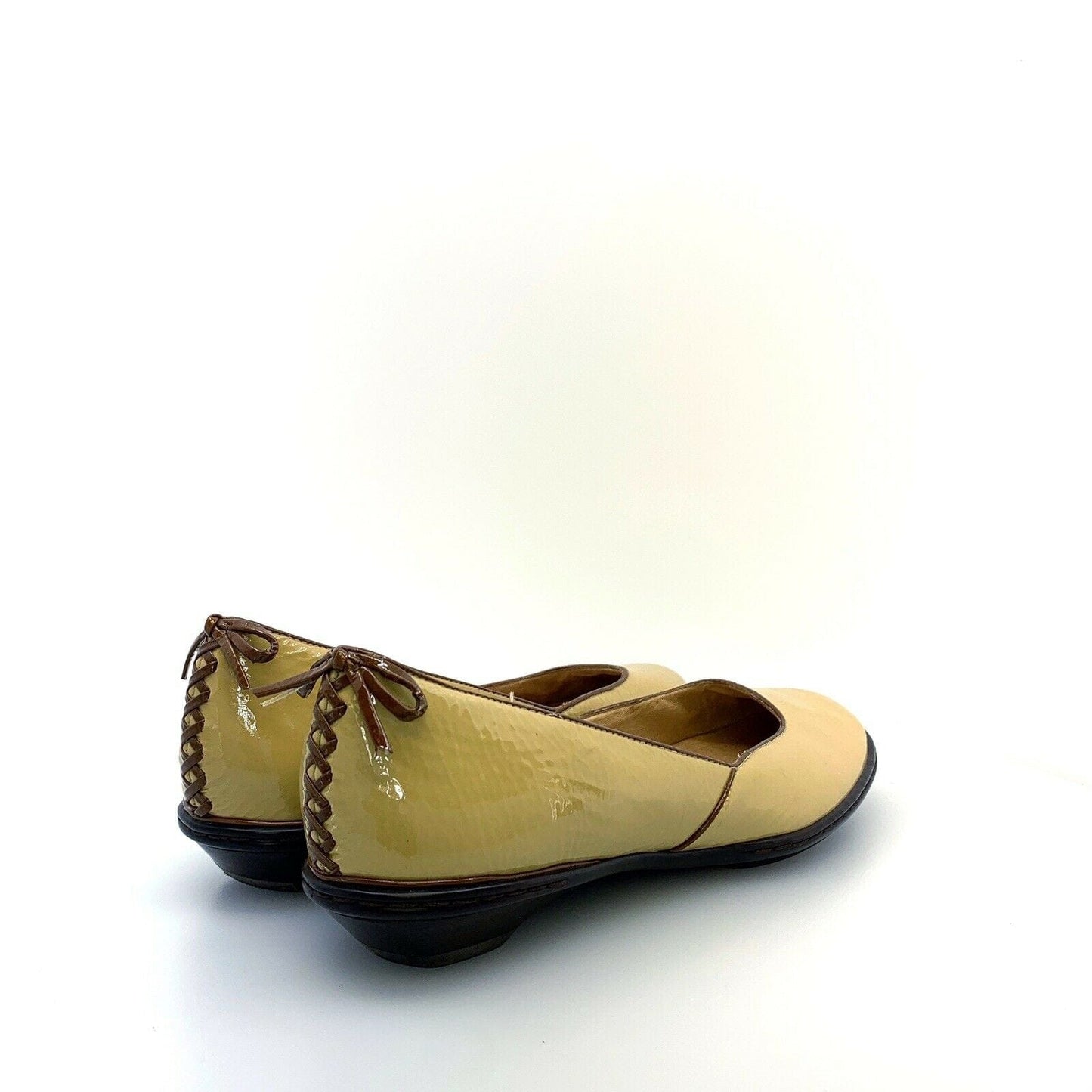 SOFFT Womens Leather Bows On Back Slip-On Flats Shoes, Beige / Brown - Size 9M