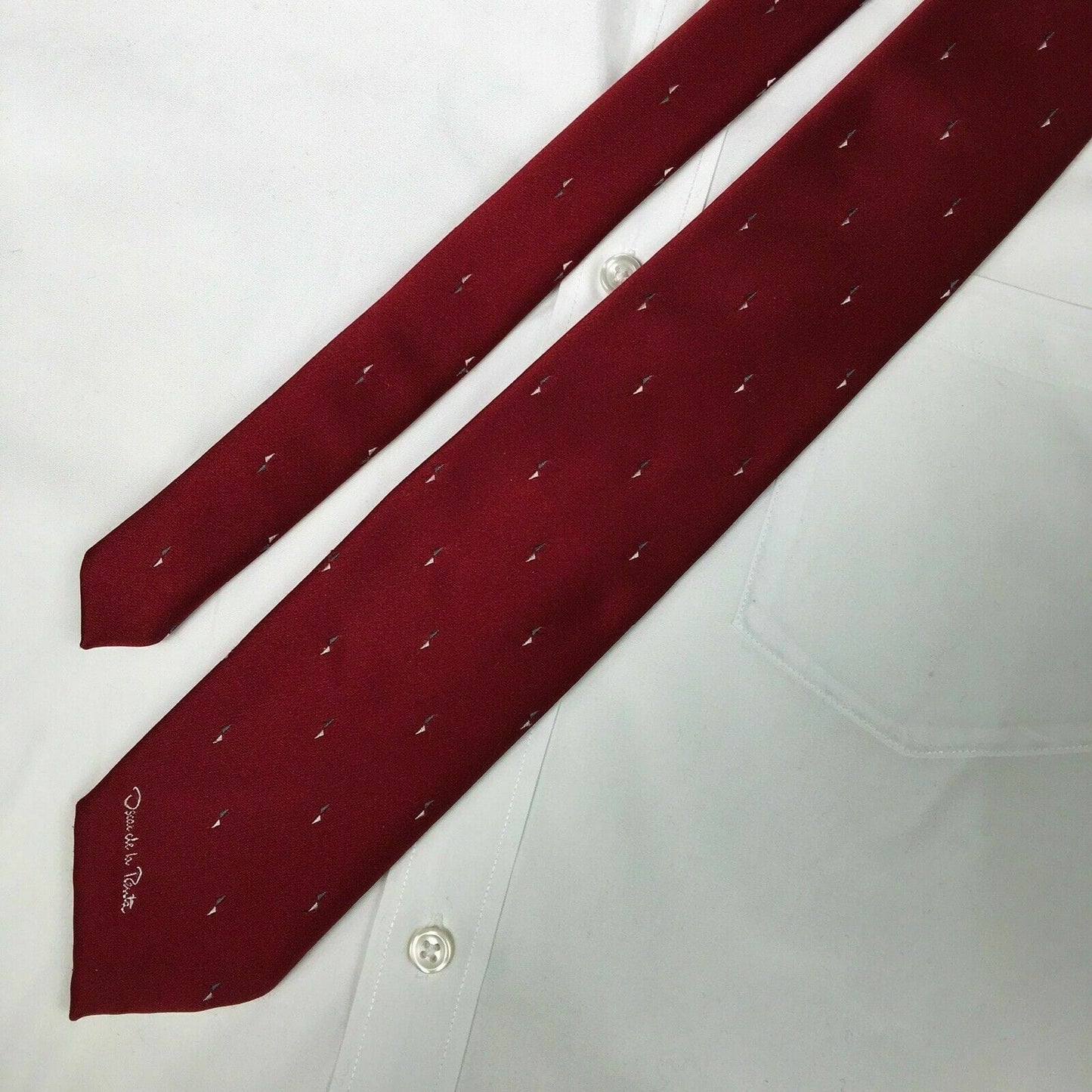 Trendy Oscar de la Renta Mens Red Polyester & Silk Neck Tie