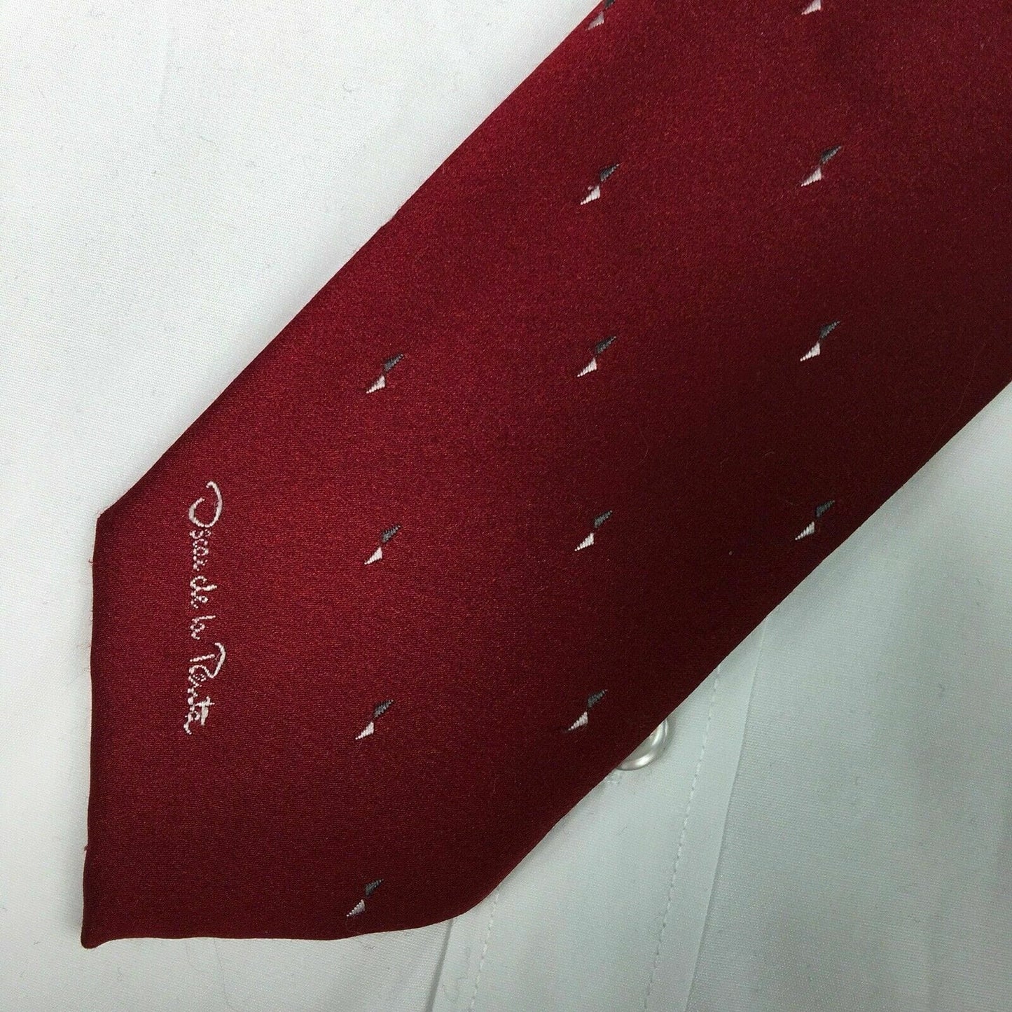 Trendy Oscar de la Renta Mens Red Polyester & Silk Neck Tie