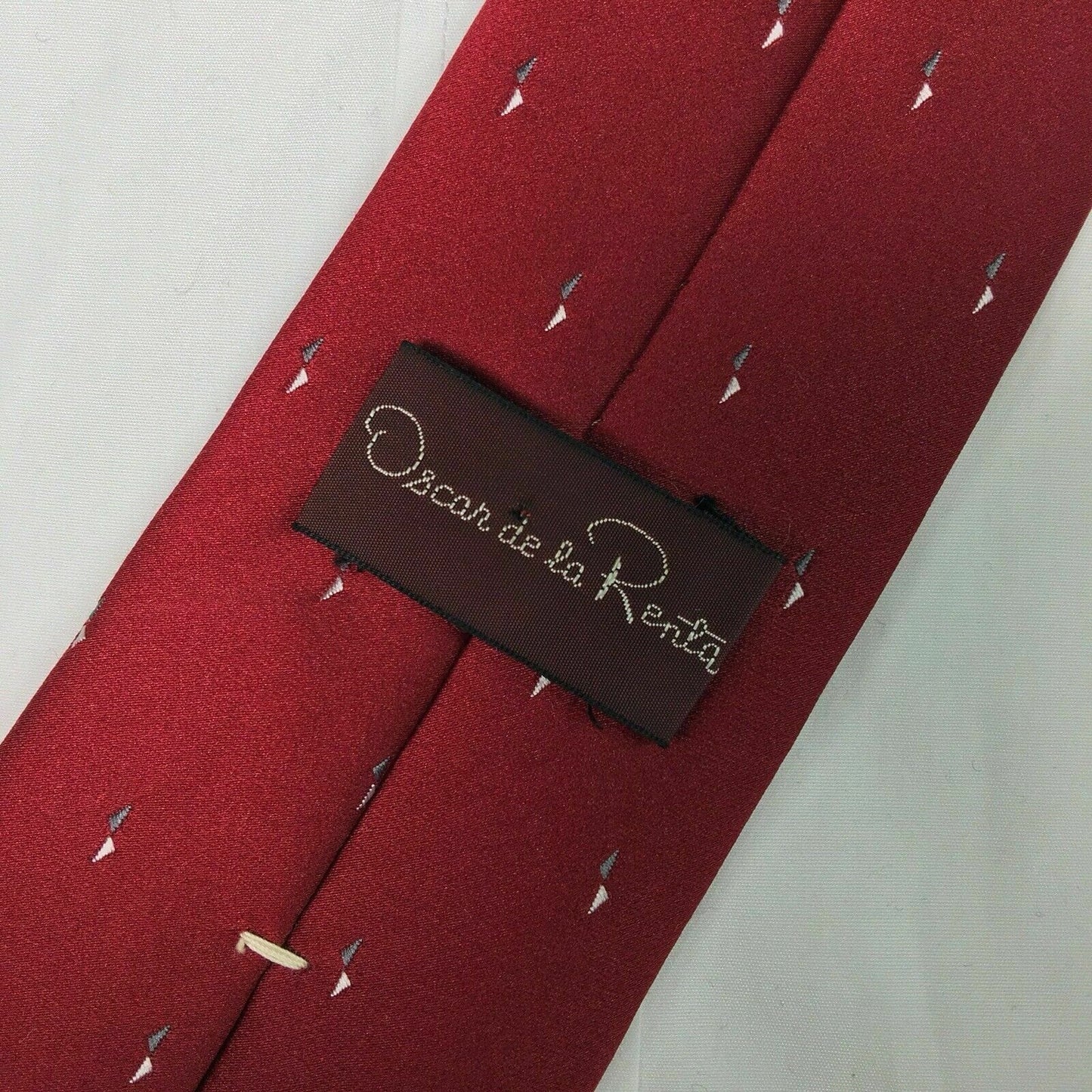 Trendy Oscar de la Renta Mens Red Polyester & Silk Neck Tie