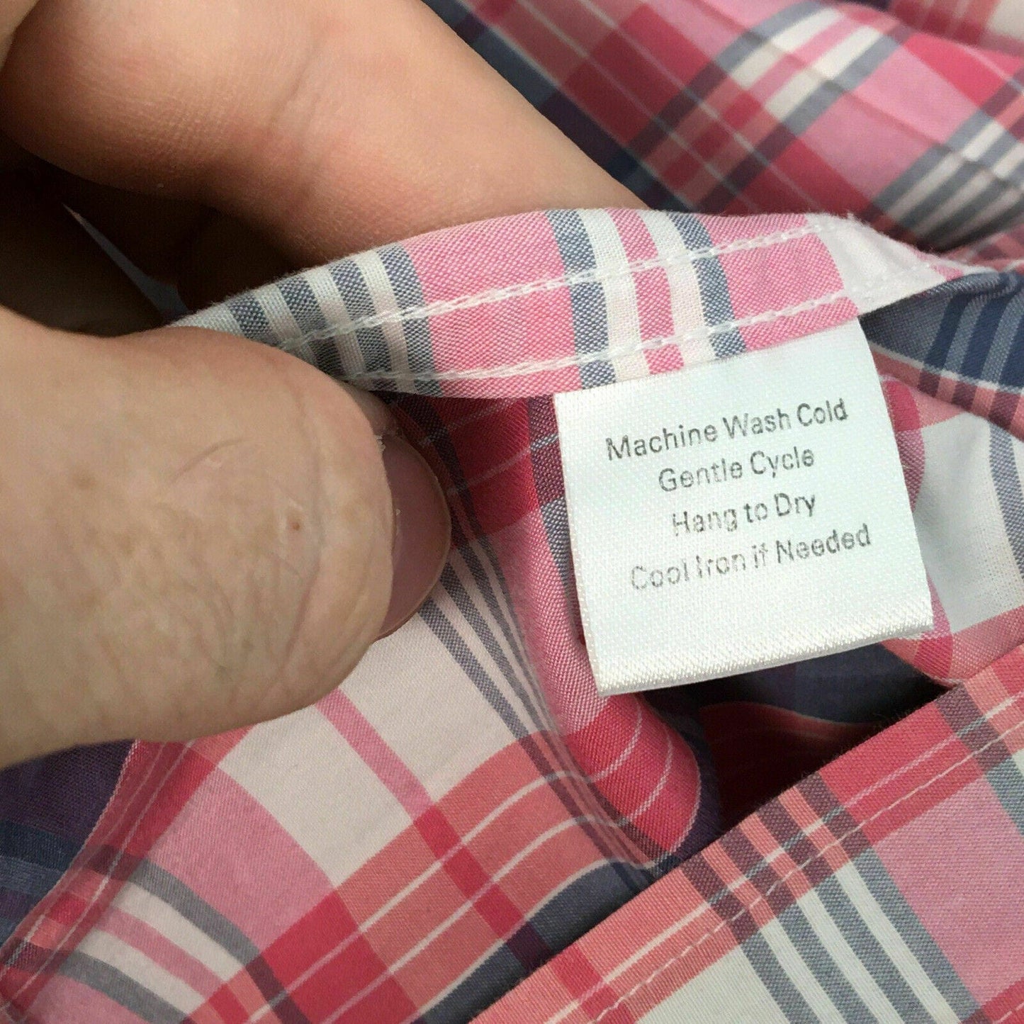 Sophisticated UNTUCKit Men's Button Up Shirt - Wrinkle Free - Size M - White/Pink Plaid