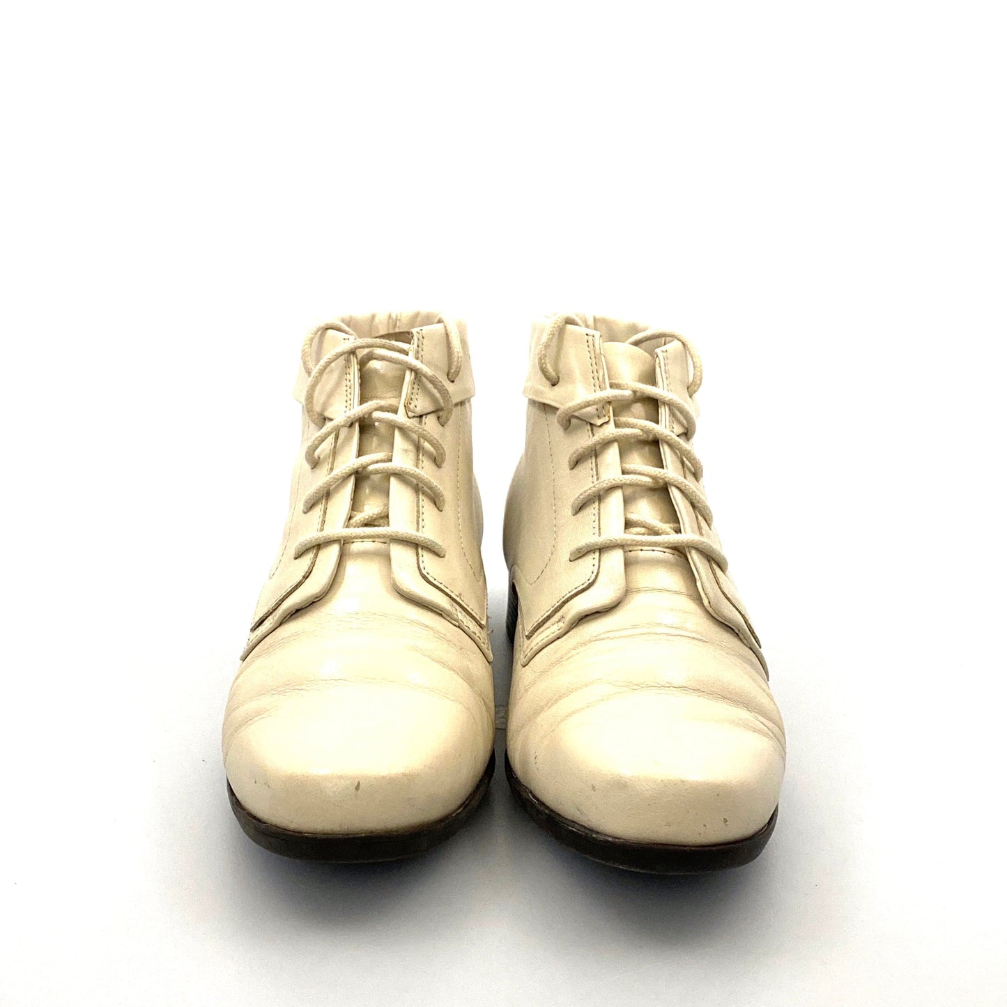 St. John’s Bay Boots Womens Size 6M Winter White Leather Lace Up Ankle Booties Shoes