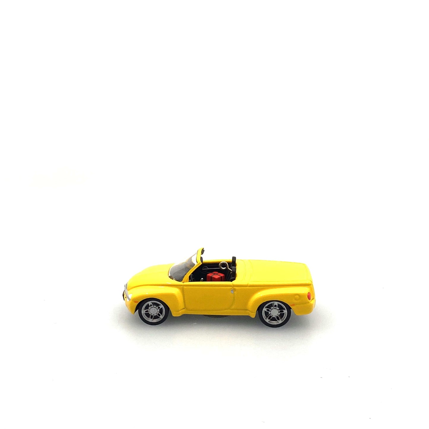 Hallmark Keepsake Christmas Tree Ornament 2004 Chevrolet SSR all-American Truck