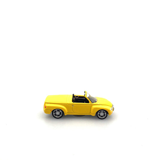 Hallmark Keepsake Christmas Tree Ornament 2004 Chevrolet SSR all-American Truck