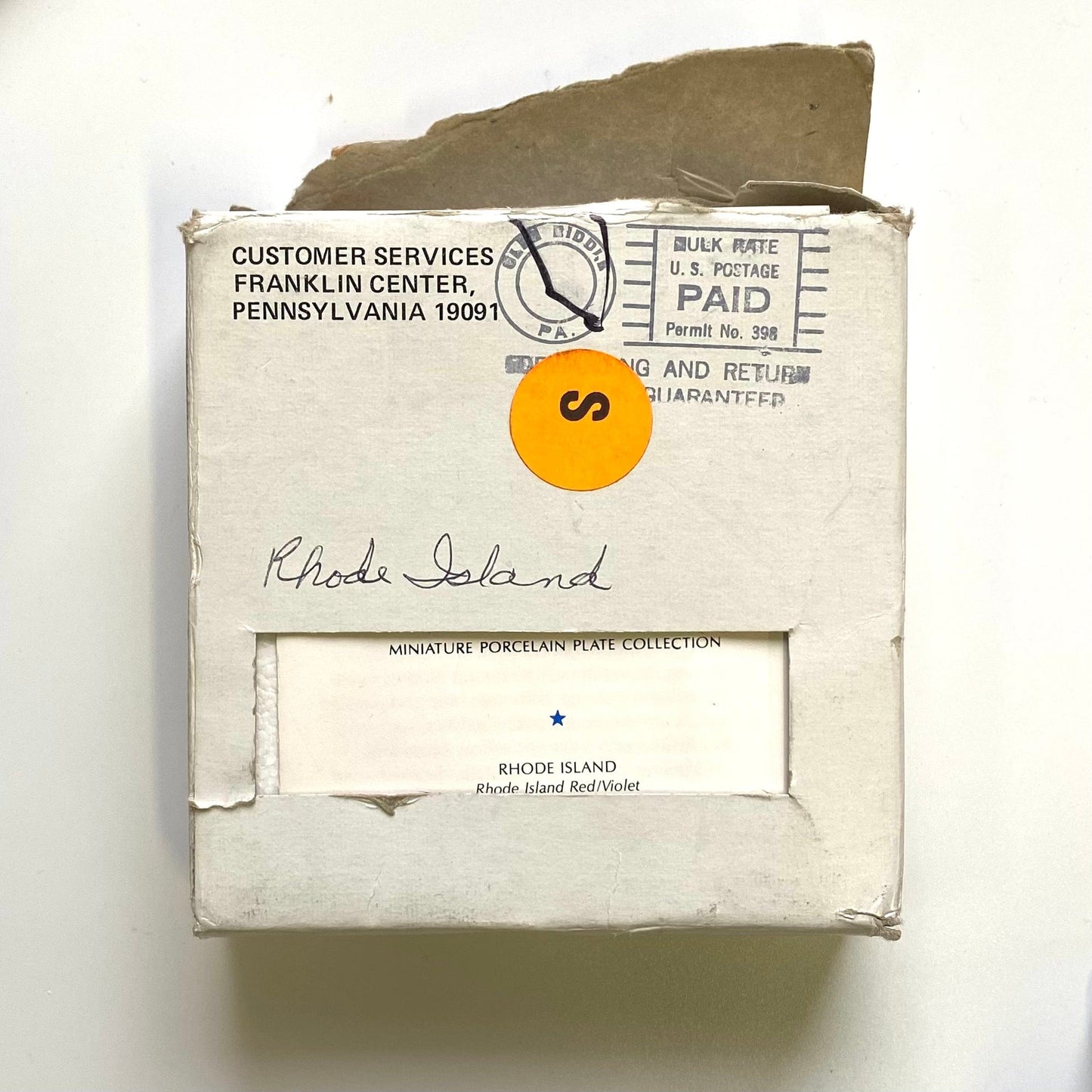 Franklin Porcelain State Birds and Flowers Miniature Plate RHODE ISLAND Red / Violet