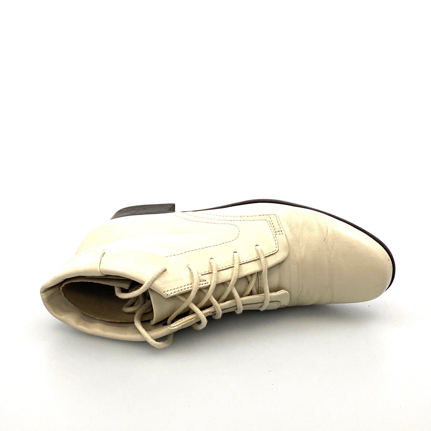 St. John’s Bay Boots Womens Size 6M Winter White Leather Lace Up Ankle Booties Shoes