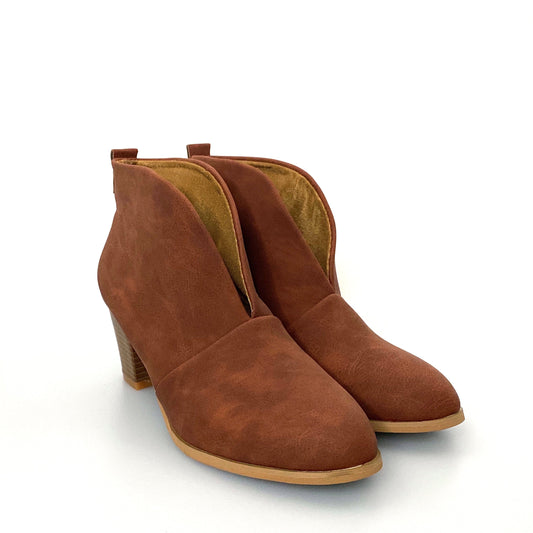Womens Pull On Size 8.5 Orange Brown Ankle Boot Bootie V-Cut Vamp
