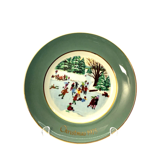Vintage Avon Christmas Plate Series Fourth Edition “Skaters On A Pond” 1975