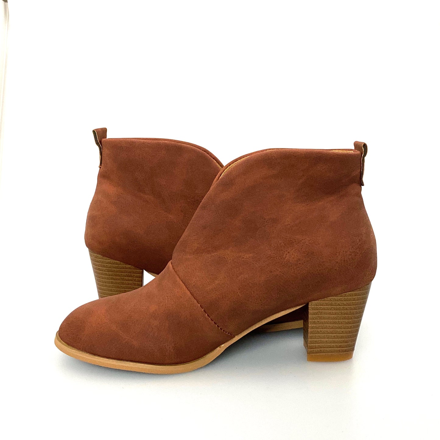 Womens Pull On Size 8.5 Orange Brown Ankle Boot Bootie V-Cut Vamp