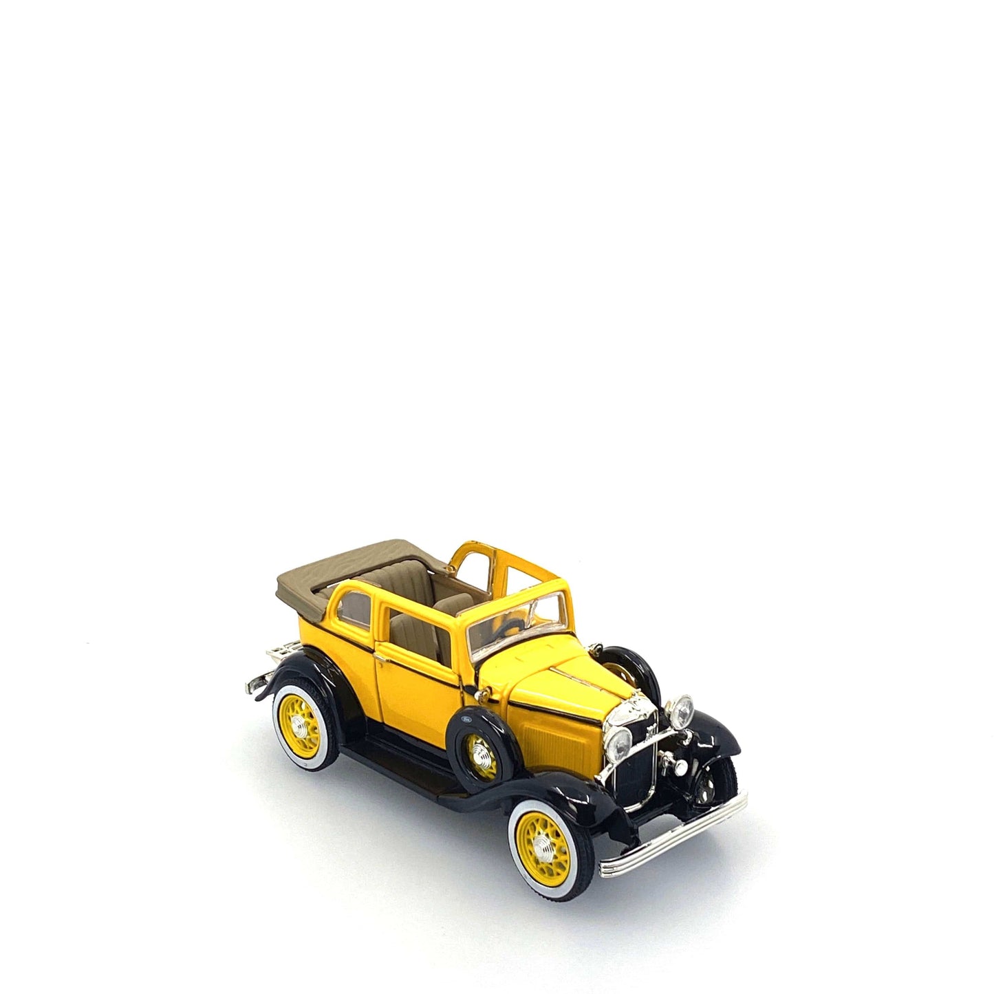 National Motor Museum 1932 Ford Convertible Sedan w/Boot 1:32 | Metal Toy Car