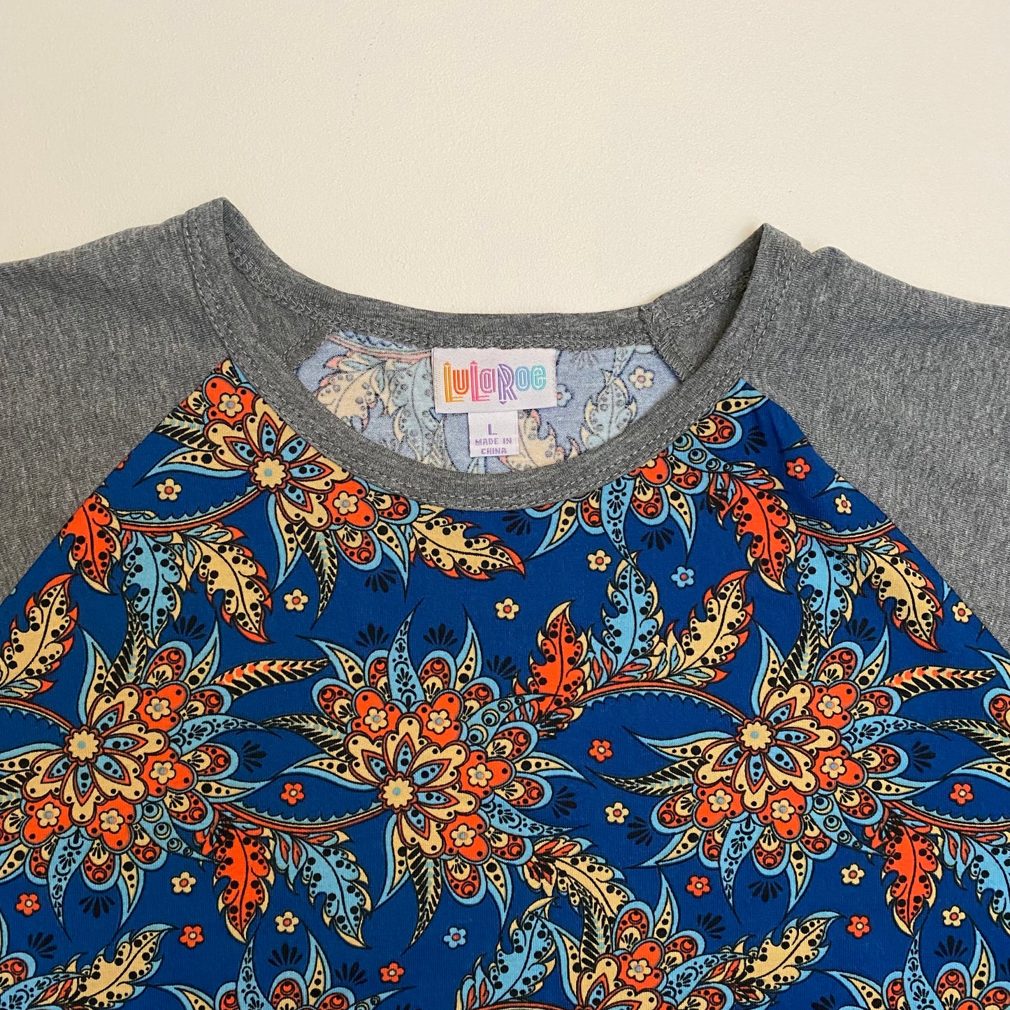 LuLaRoe Randy Raglan Tee | L | Gray/Blue Botanical | Colorblock | NWT