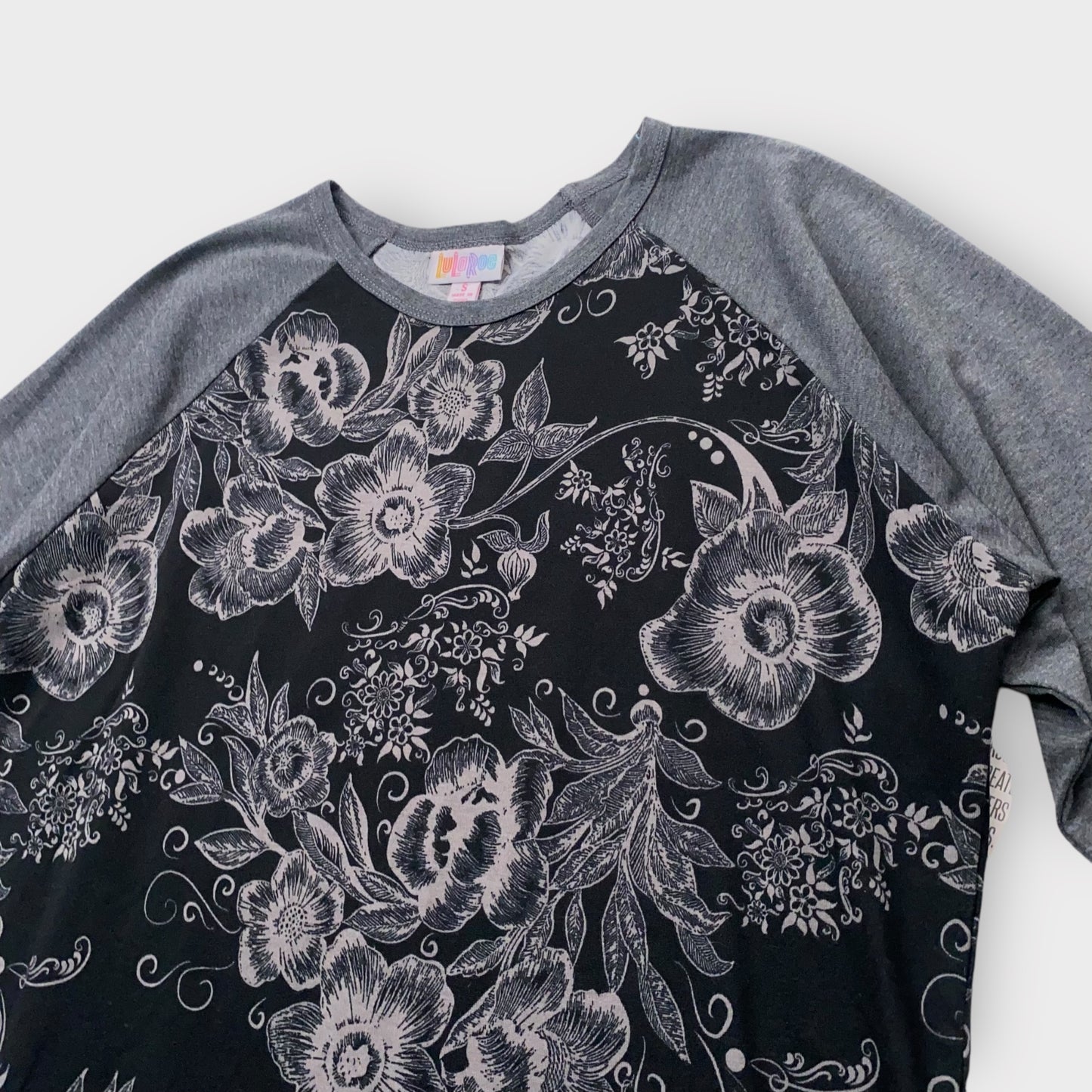 LuLaRoe Randy Tee S (4-6) - Black and Gray Floral Print with Heather Gray Raglan Sleeves - Soft Stretch Fabric