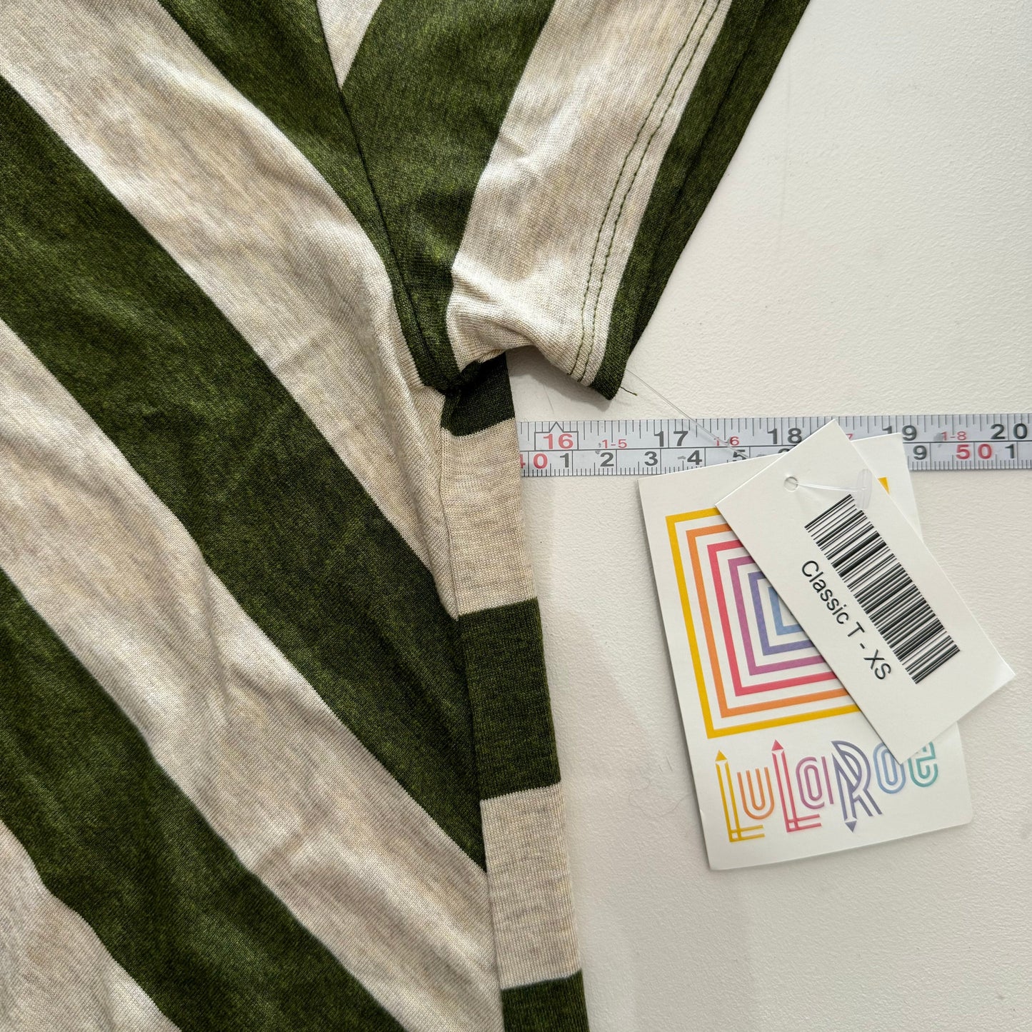 LuLaRoe Vault | Classic T | Color: Green/oatmeal | Size: XS (2-4) | Chevron | NWT