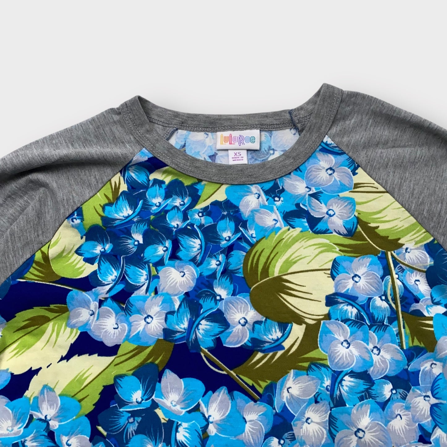 LuLaRoe Randy Tee XS (0-2) - Blue & Green Hydrangea Floral Print with Gray Raglan Sleeves - Soft Stretch Fabric